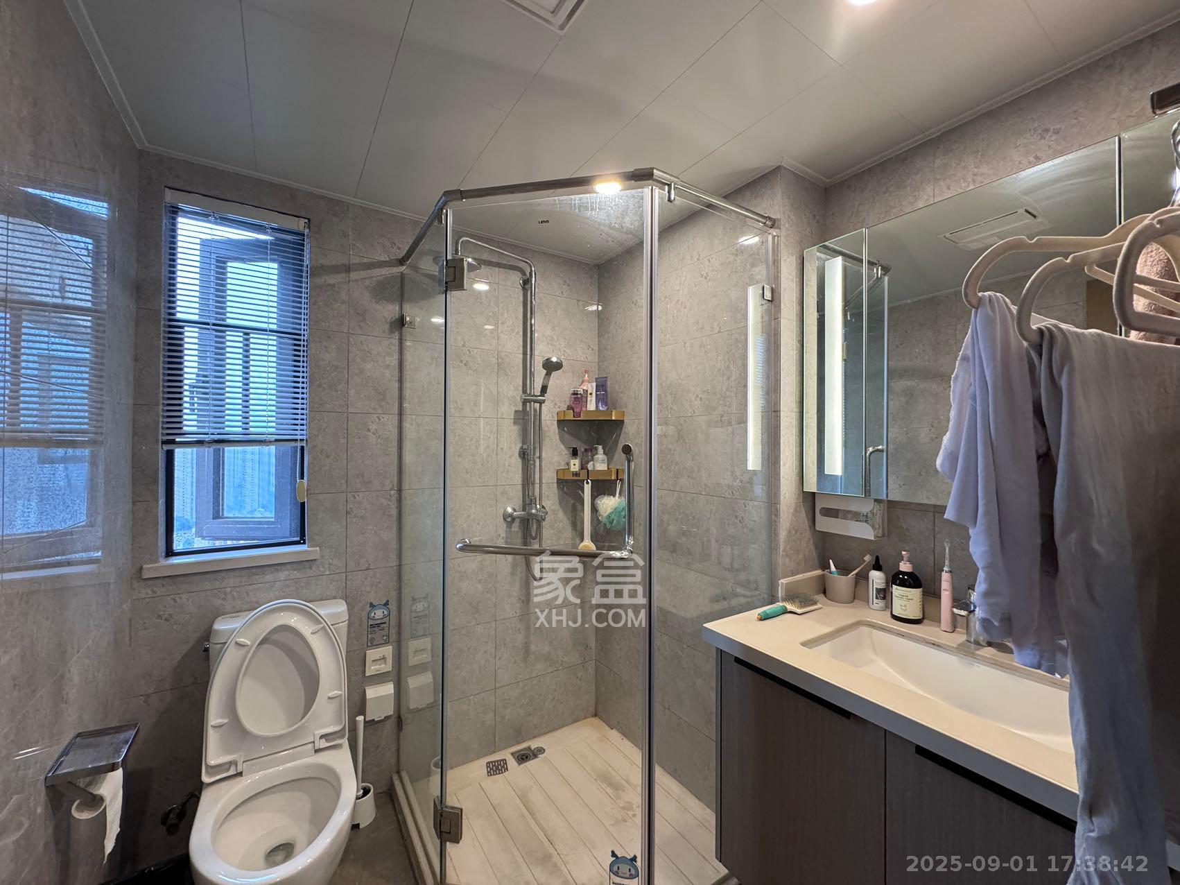 龙湖铂金中心(龙湖春江郦城)  3室2厅2卫    4700.0元/月 龙湖铂金中心(龙湖春江郦城)  3室2厅2卫    4700.0元/月室内图