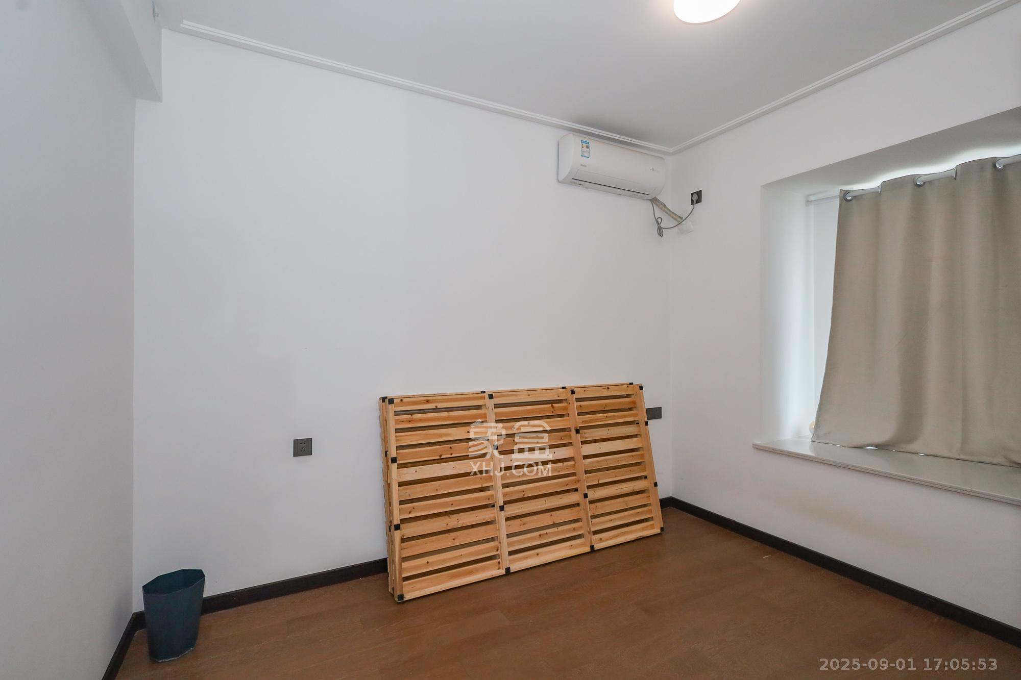 卓越中寰 4室2厅2卫 225.0万 卓越中寰 4室2厅2卫 225.0万卧室