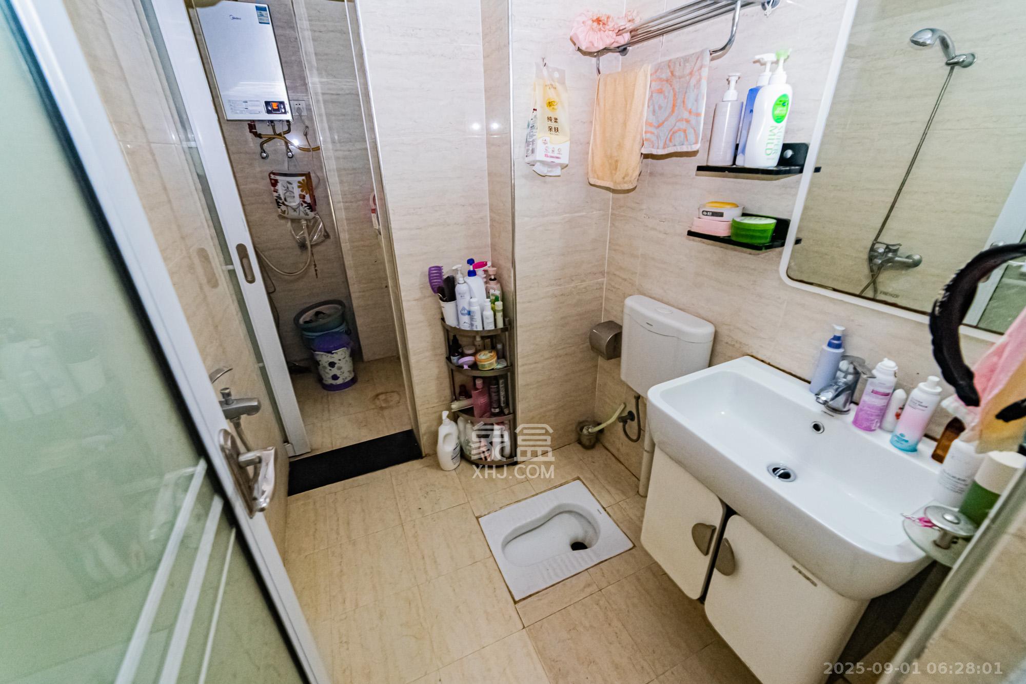 万国城(当代满庭春MOMA)三期 2室2厅1卫 69.0万 万国城(当代满庭春MOMA)三期 2室2厅1卫 69.0万卫生间