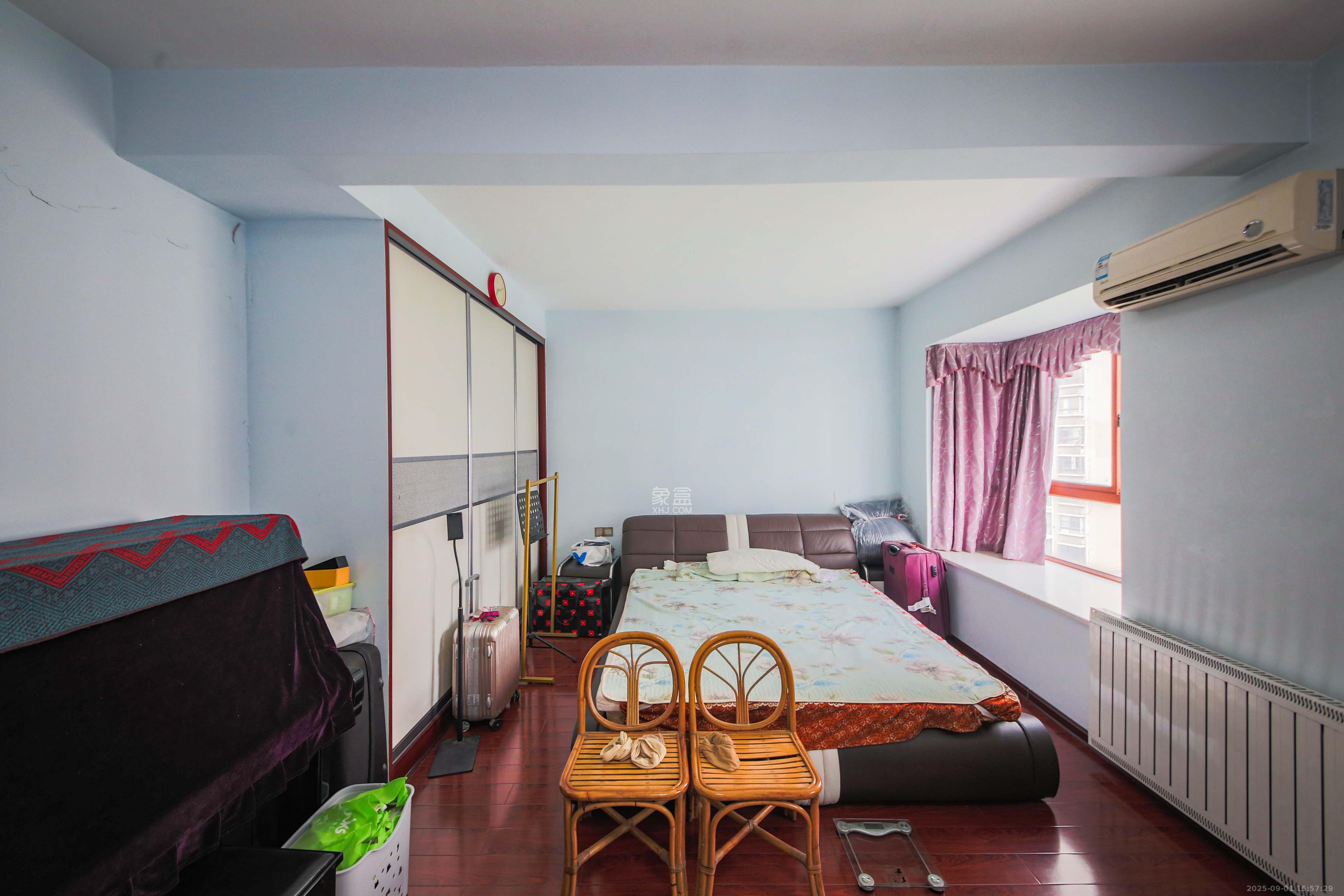 银杏嘉园 5室2厅2卫 233.8万 银杏嘉园 5室2厅2卫 233.8万卧室