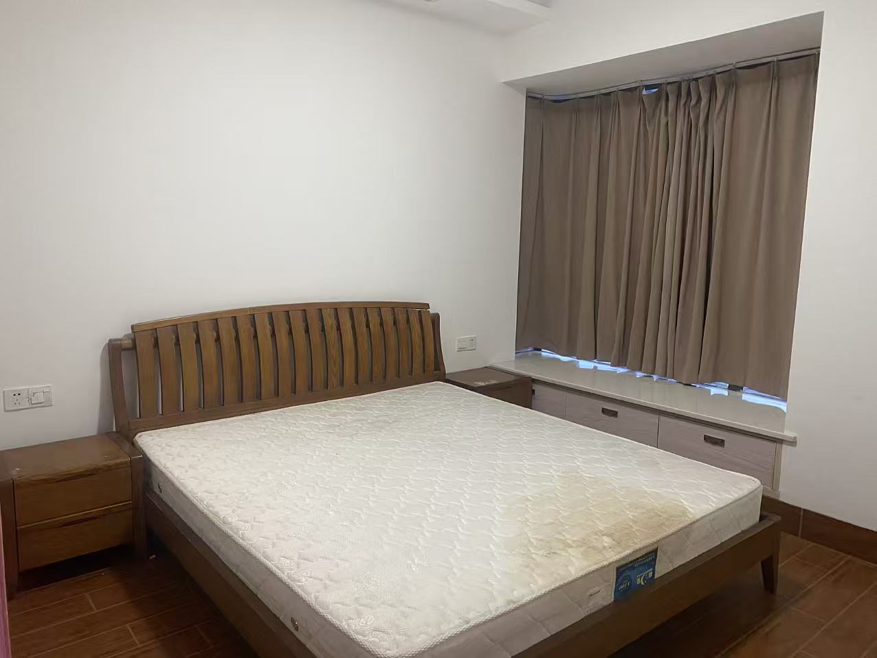 中泰峰境  3室2厅1卫   2000.00元/月室内图