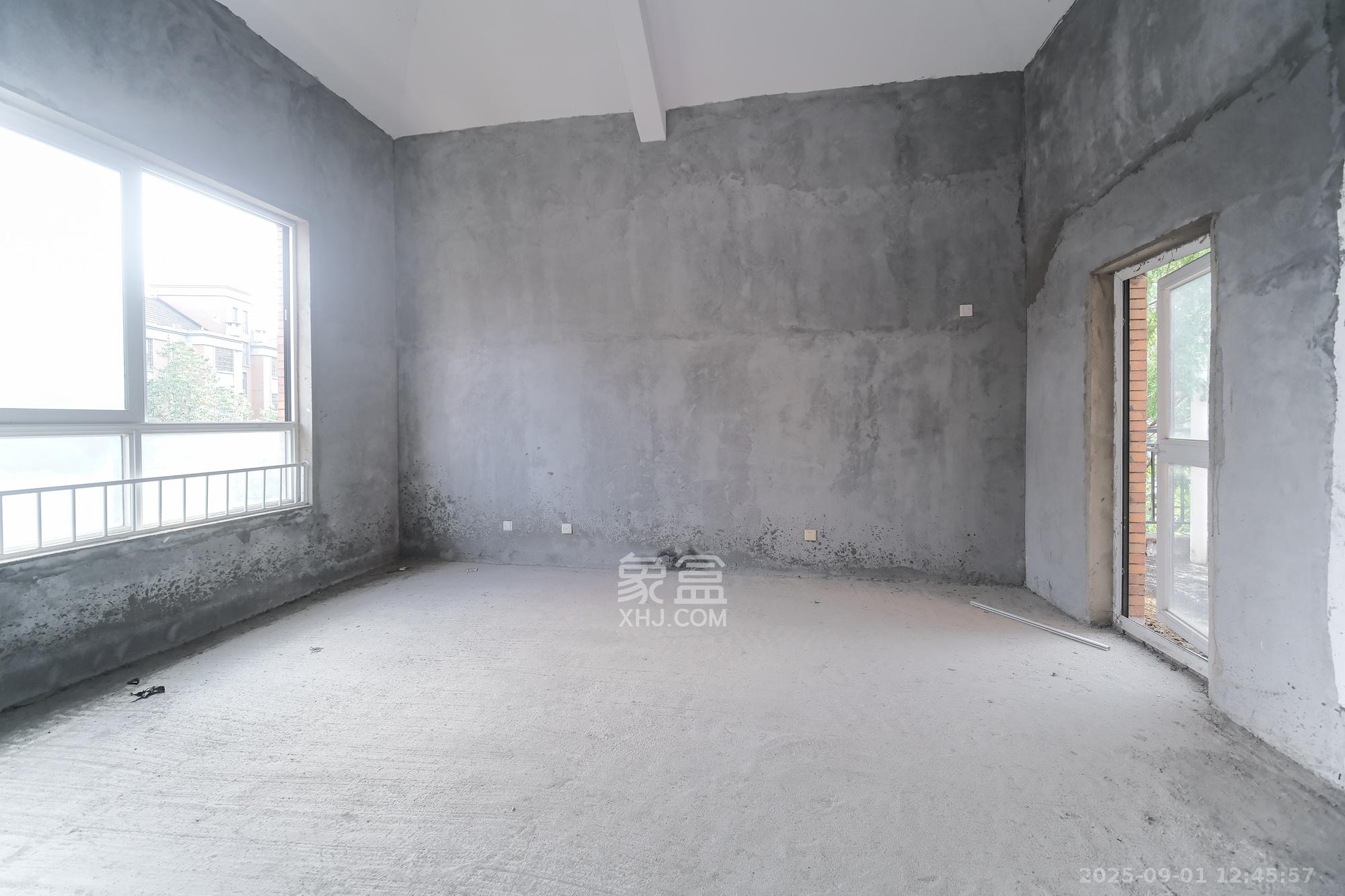 山水湾  6室3厅3卫    438.0万 山水湾  6室3厅3卫    438.0万卧室