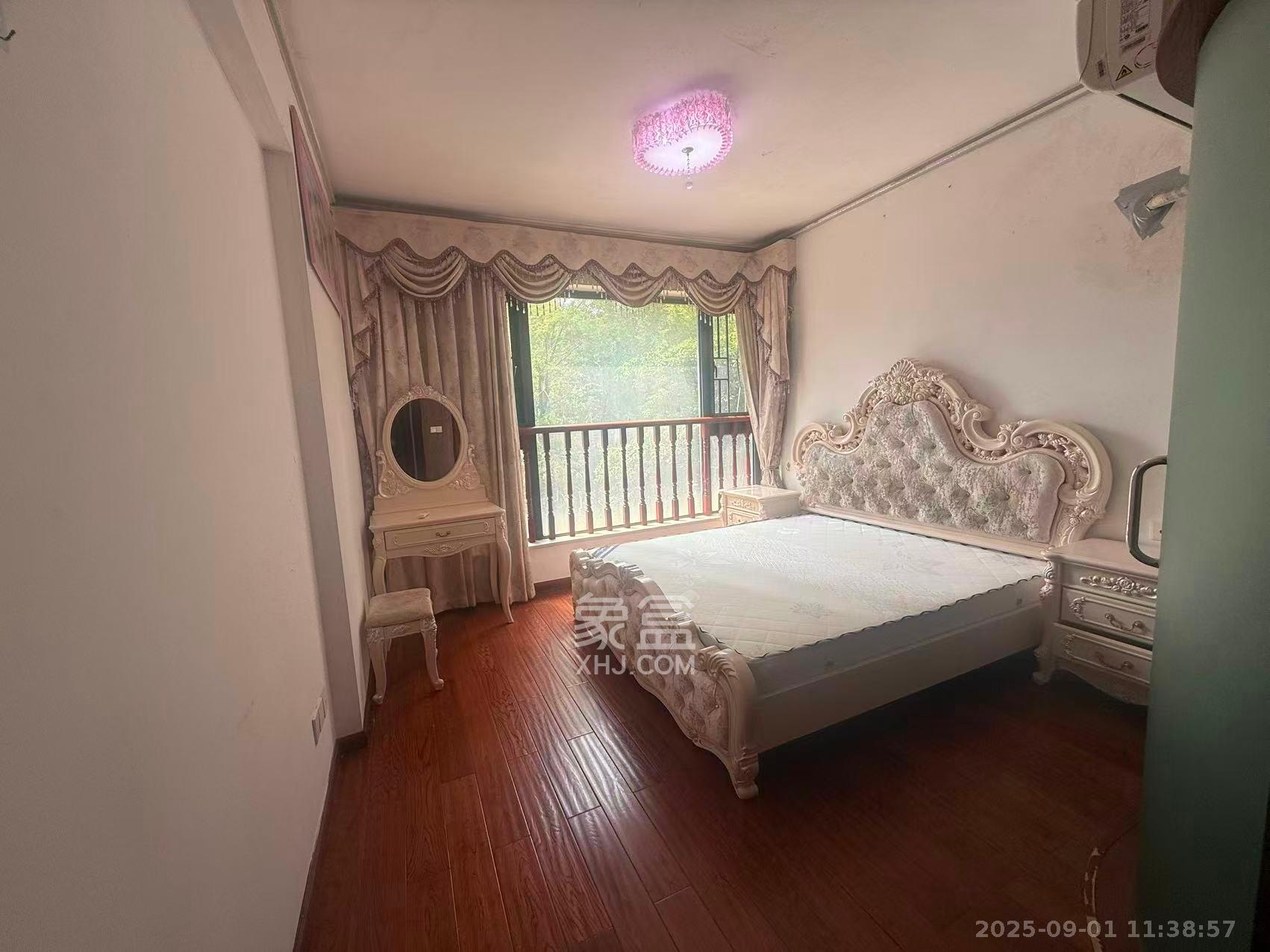 藏珑湖上国际花园 3室2厅2卫 2700.0元/月 藏珑湖上国际花园 3室2厅2卫 2700.0元/月室内图