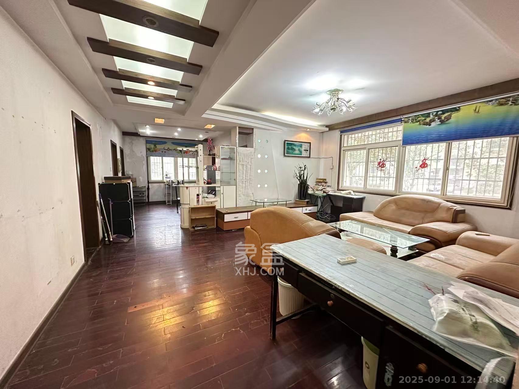 四方小区 4室2厅2卫 2500.0元/月 四方小区 4室2厅2卫 2500.0元/月室内图