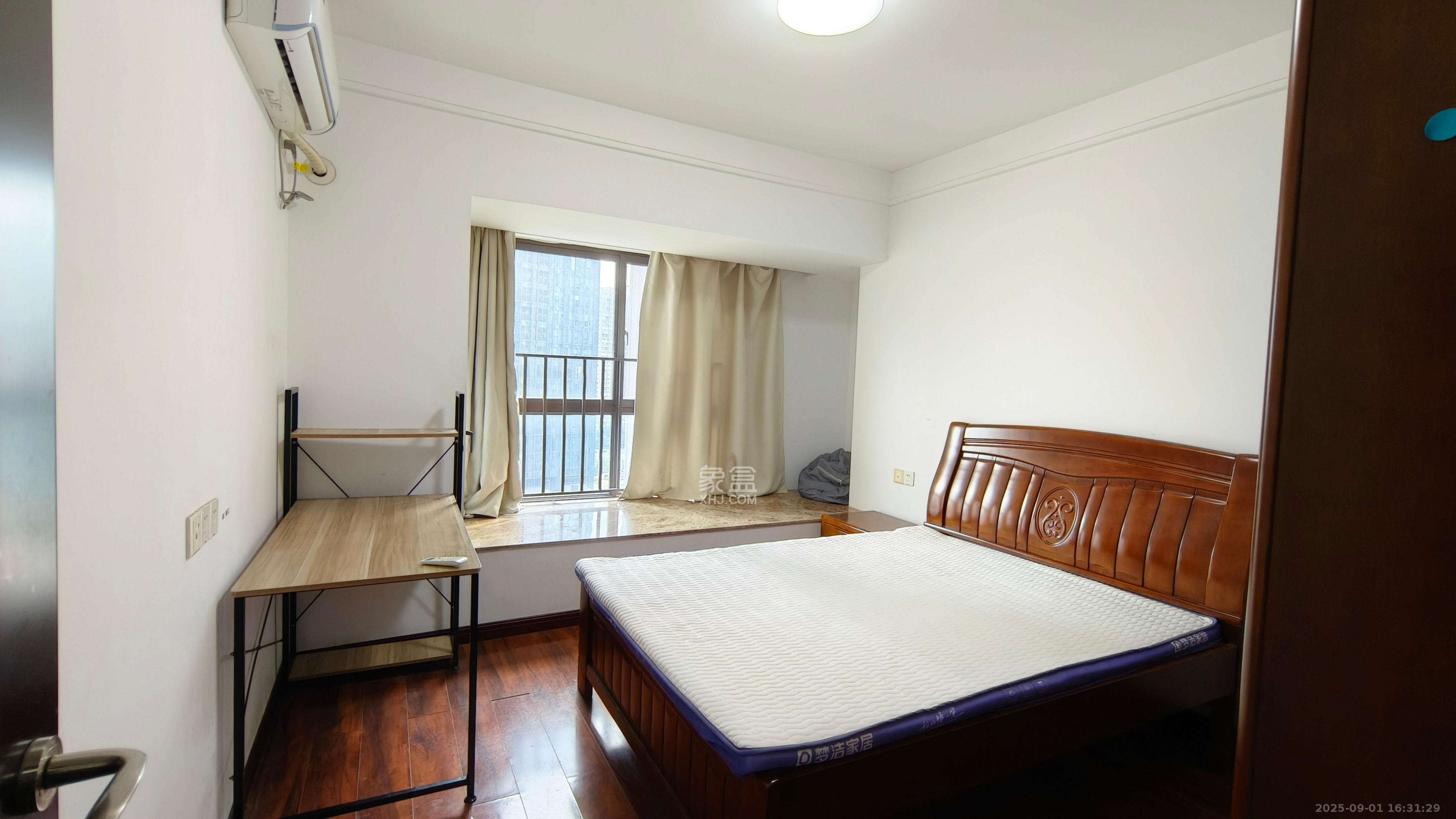 绿地中央广场  3室2厅1卫    2500.0元/月室内图