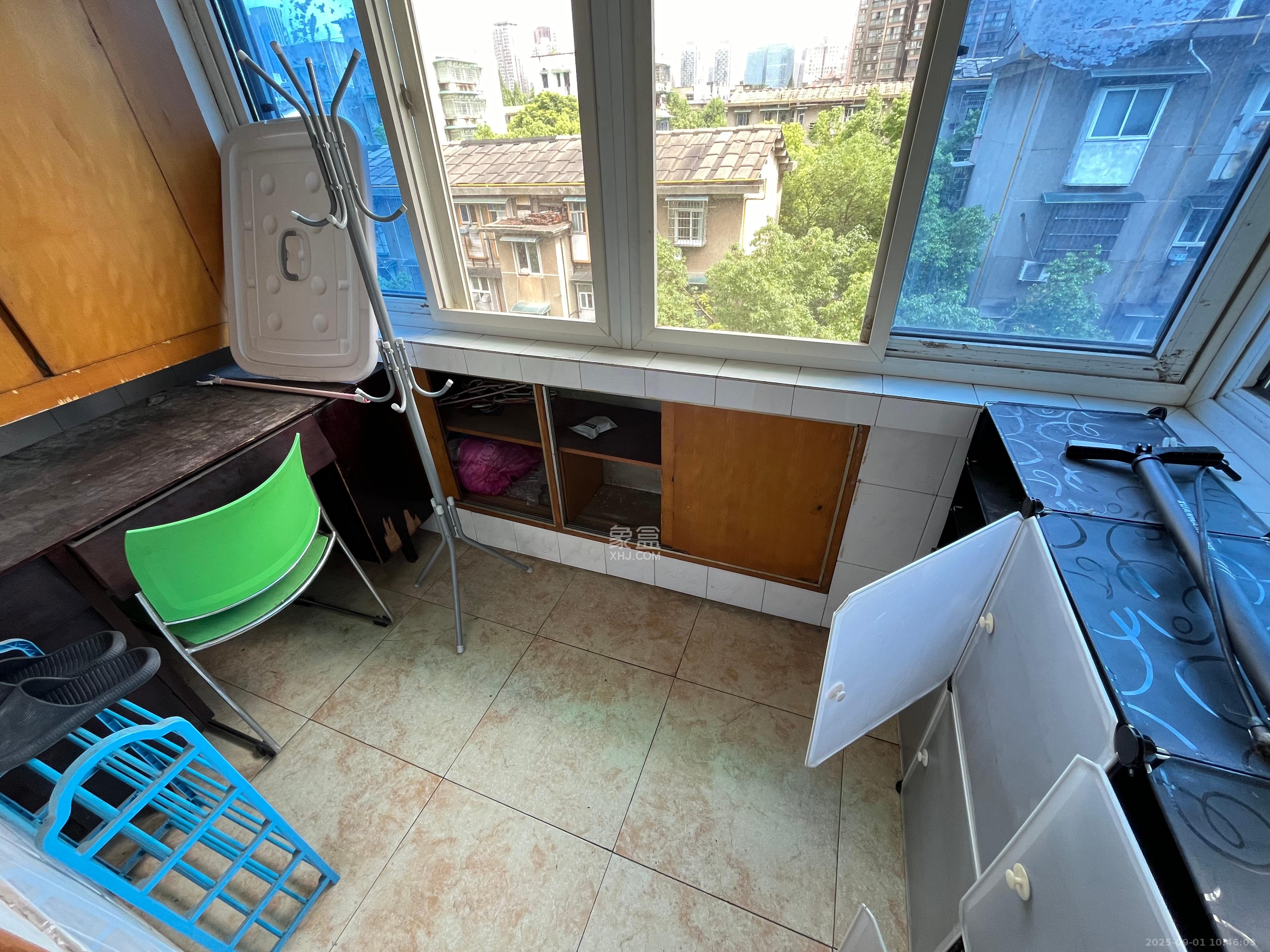 红旗区三片  2室1厅1卫    1000.0元/月 红旗区三片  2室1厅1卫    1000.0元/月室内图