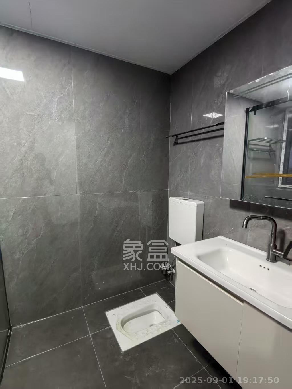 卓越蔚蓝海岸三期  4室2厅2卫    4500.0元/月室内图