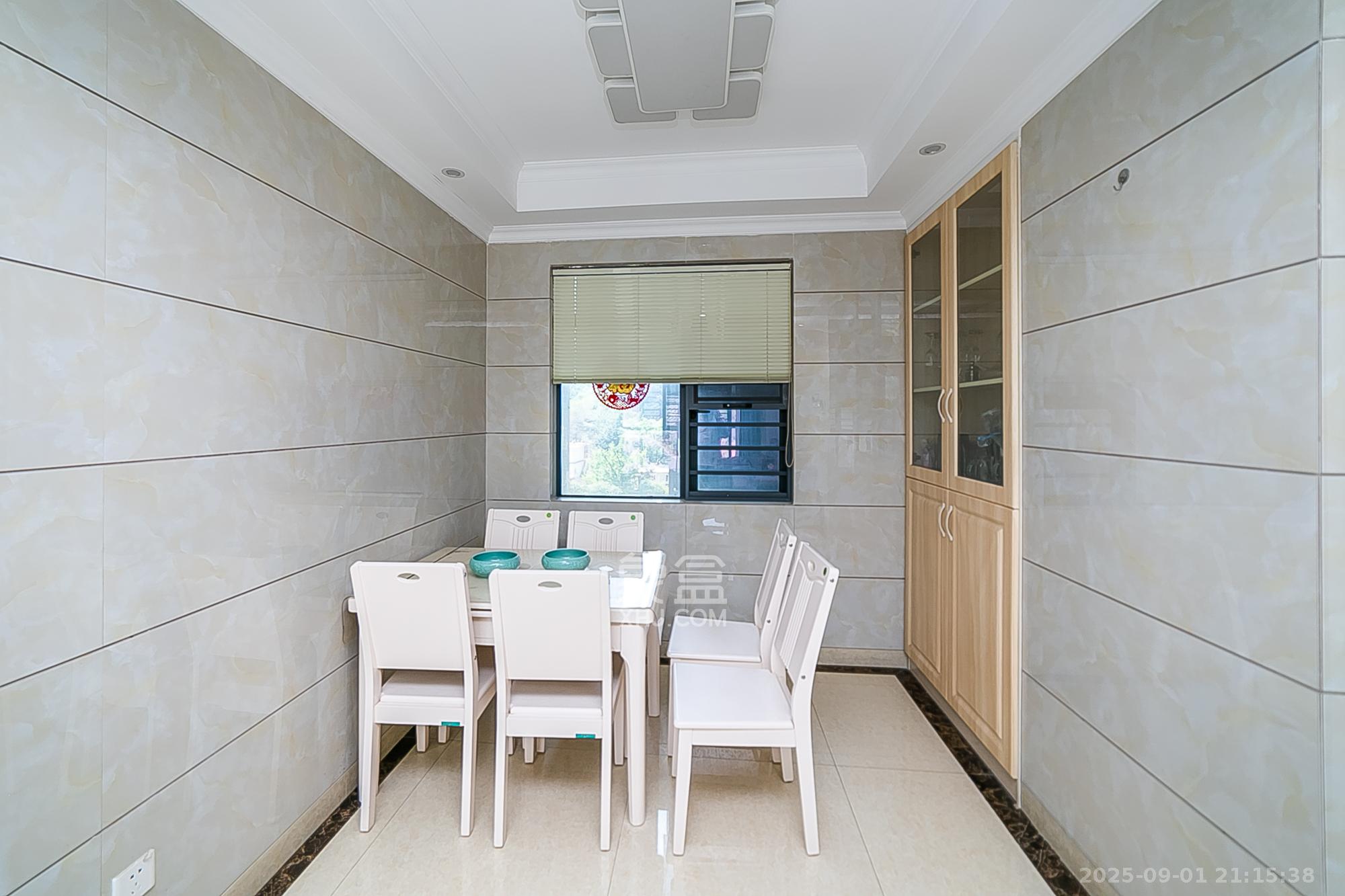 慢步江湾 4室2厅2卫 118.0万 慢步江湾 4室2厅2卫 118.0万客厅