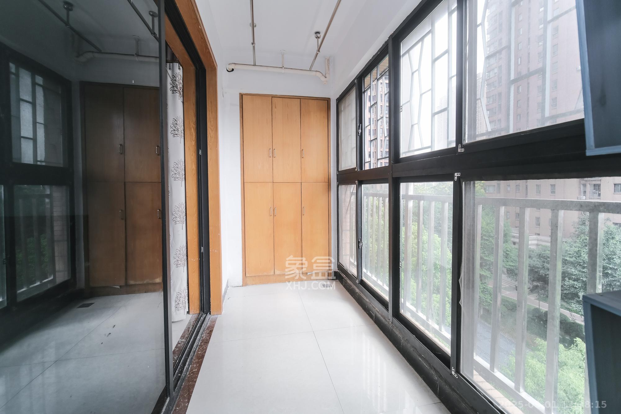 三一街区  3室2厅1卫   49.00万阳台