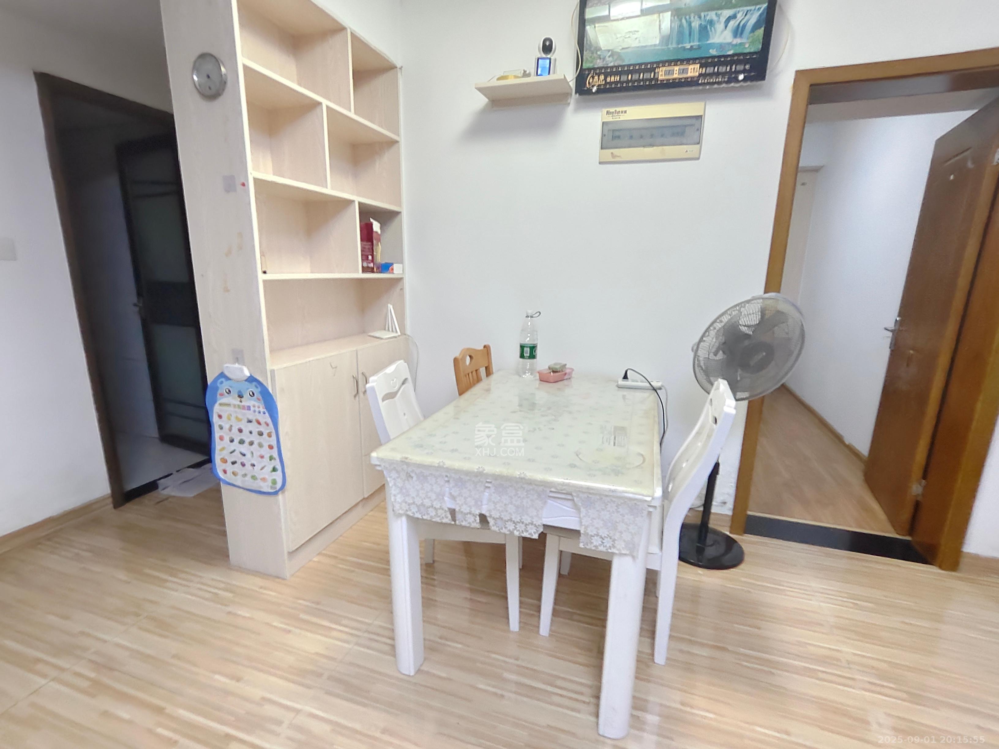荣盛花语馨苑  3室2厅1卫   2400.00元/月室内图