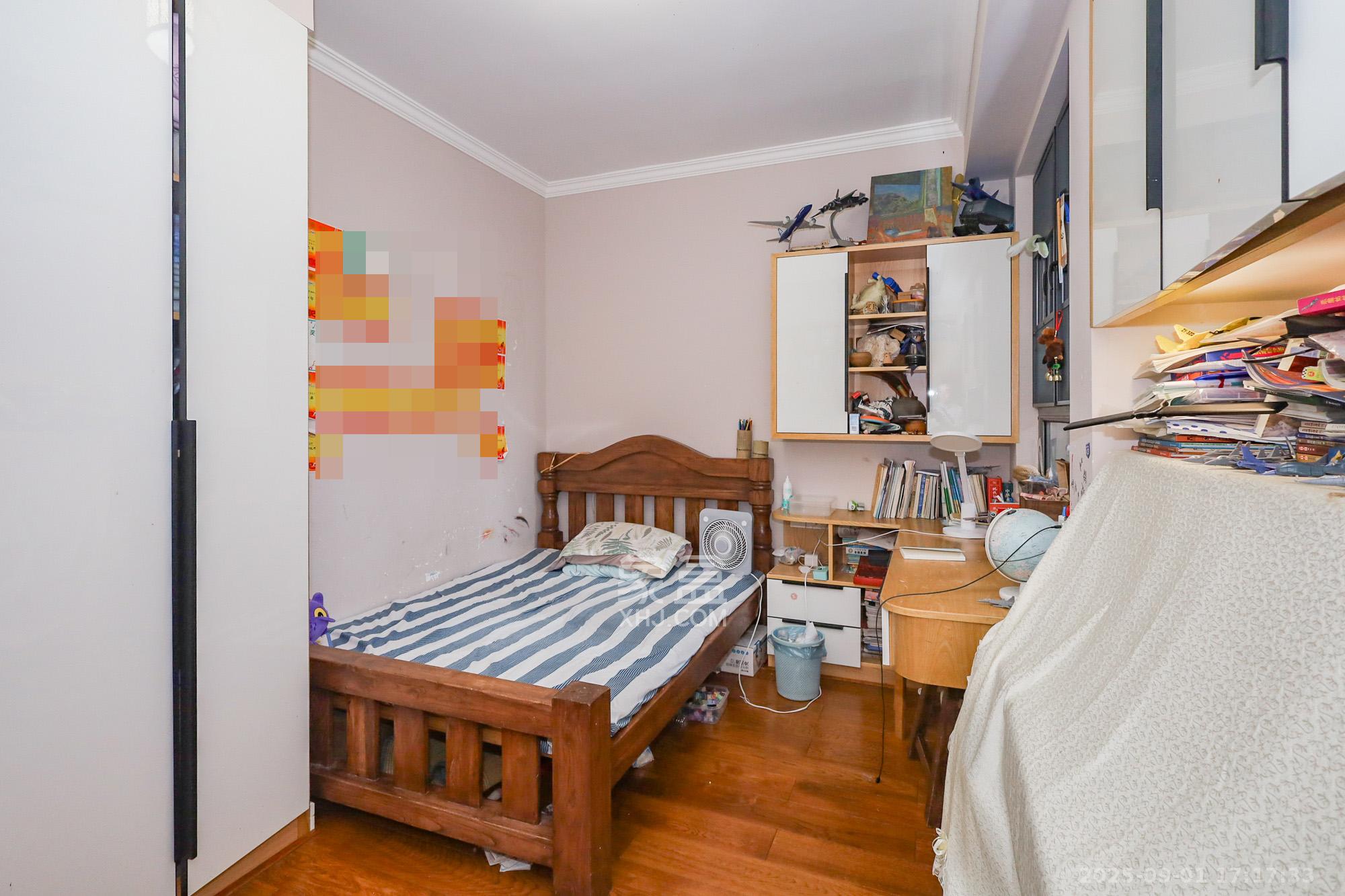 八方小区C区  3室2厅2卫    338.0万卧室