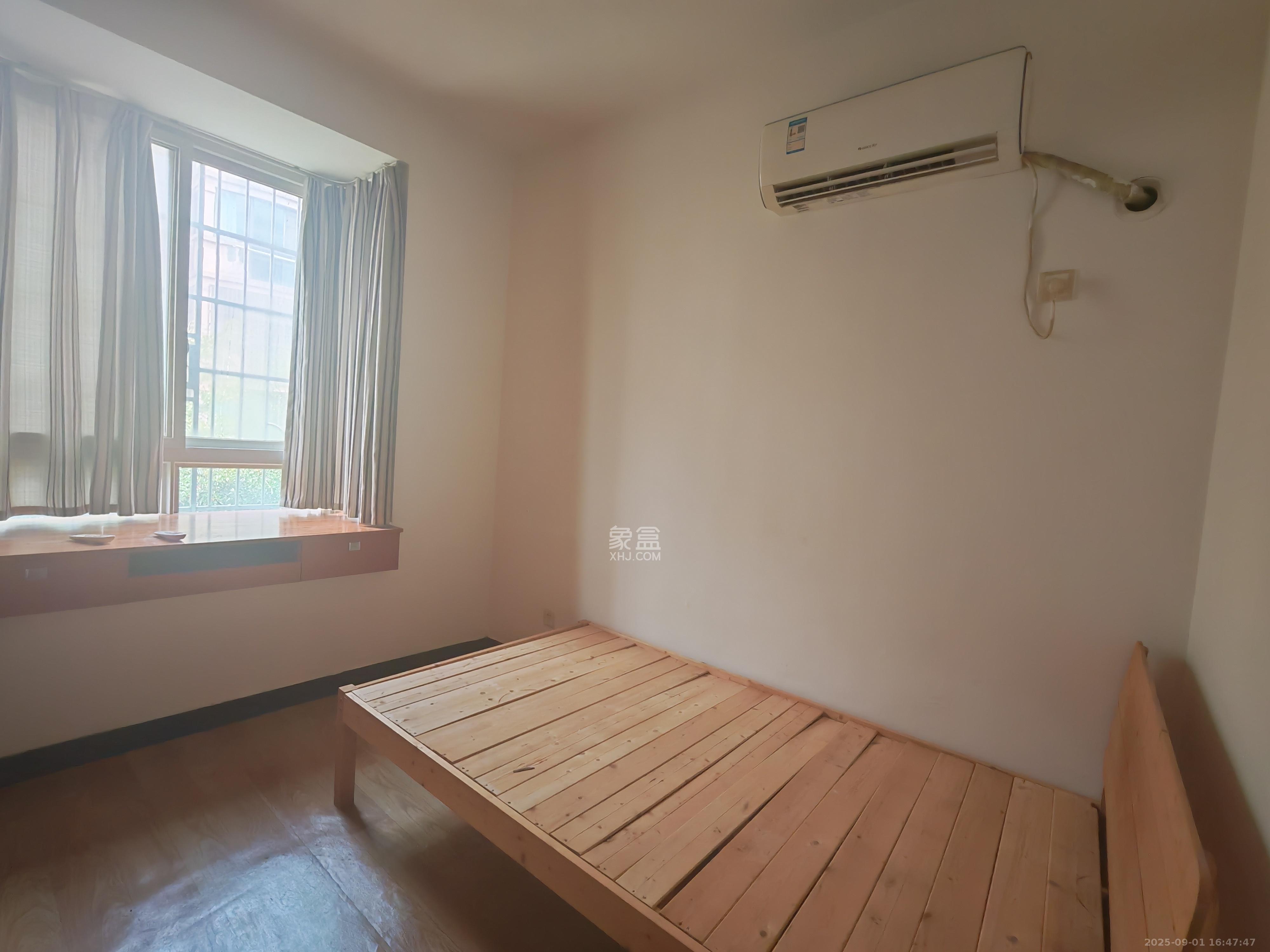 枫华府第  3室2厅2卫    1800.0元/月 枫华府第  3室2厅2卫    1800.0元/月室内图