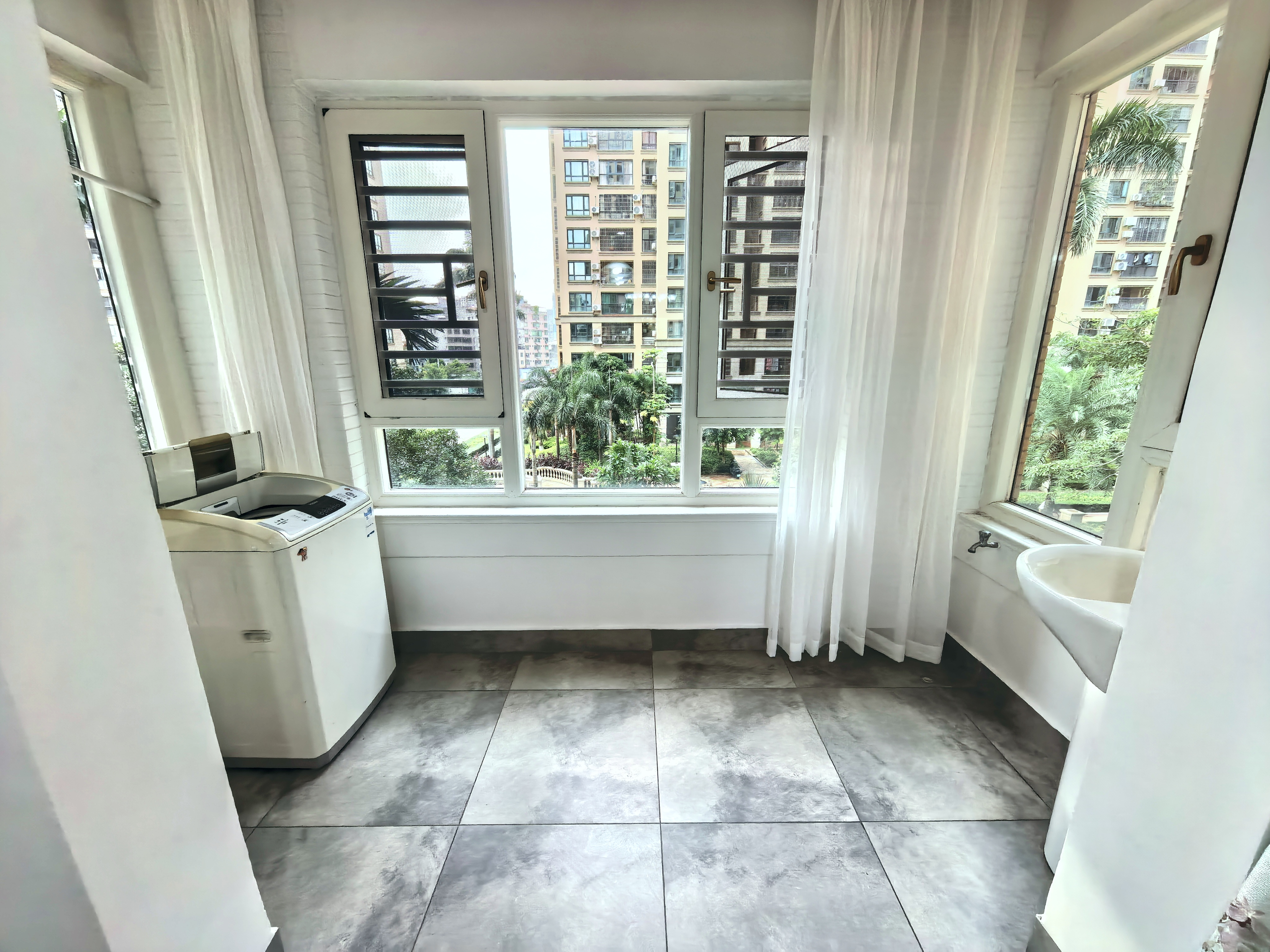 江畔人家 3室2厅2卫 3200.0元/月 江畔人家 3室2厅2卫 3200.0元/月室内图