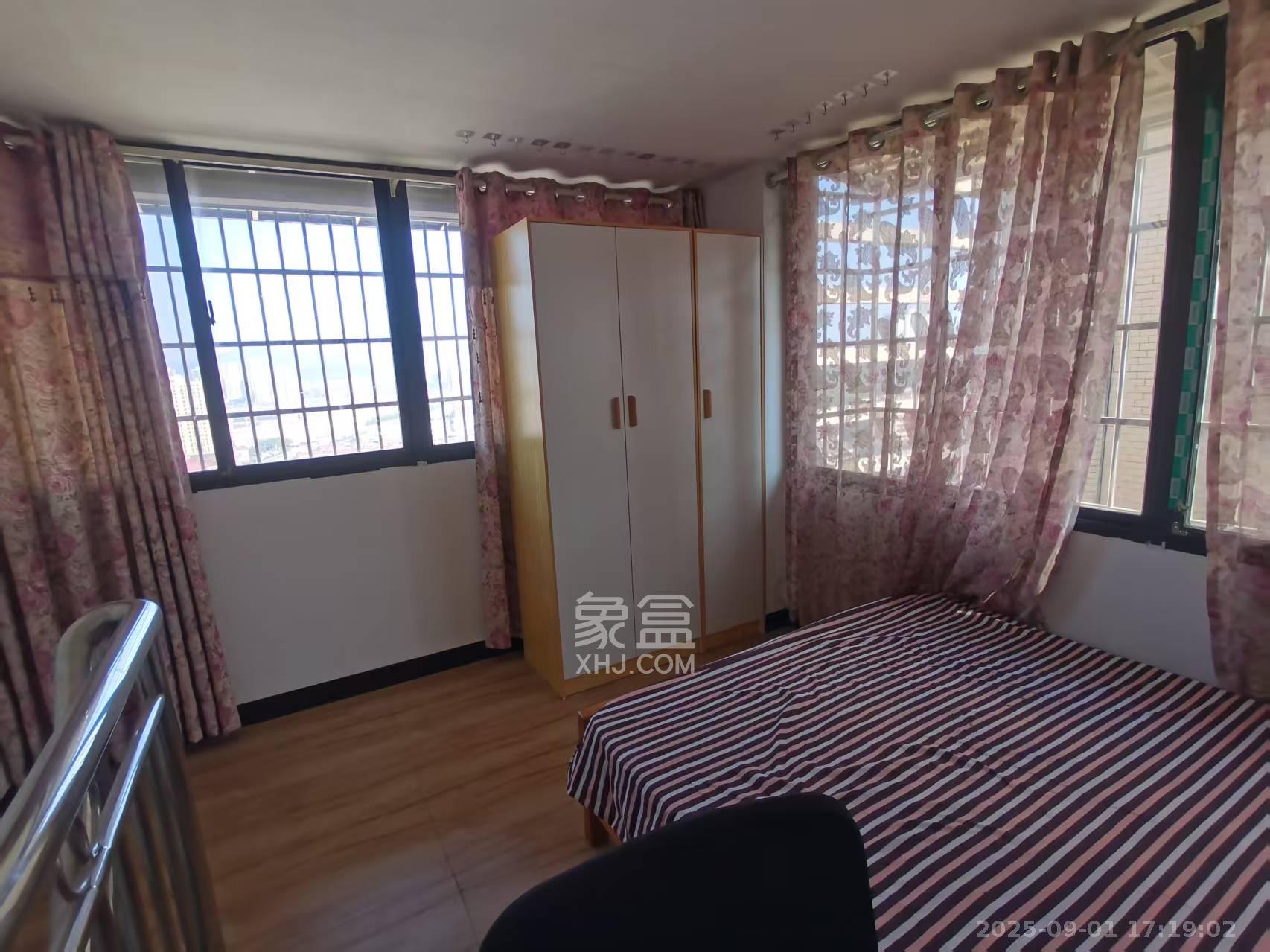 红公馆(前程丽景大厦)  1室2厅4卫    1300.0元/月 红公馆(前程丽景大厦)  1室2厅4卫    1300.0元/月室内图