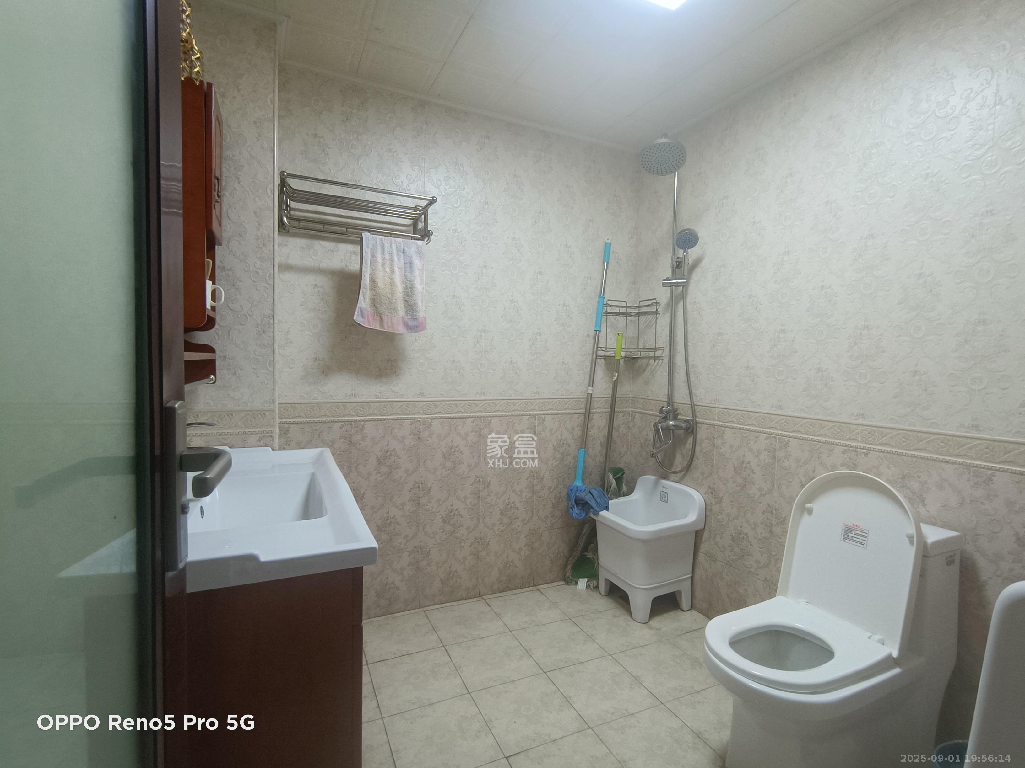 高桥现代商贸城  4室1厅1卫    4500.0元/月室内图