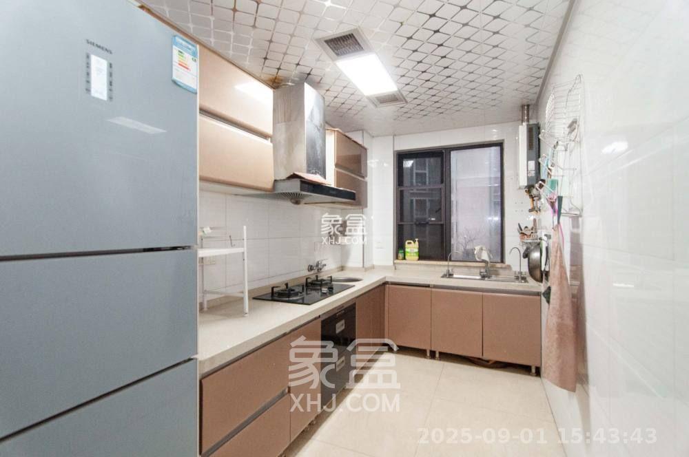 达美D6区  4室2厅1卫    3200.0元/月室内图