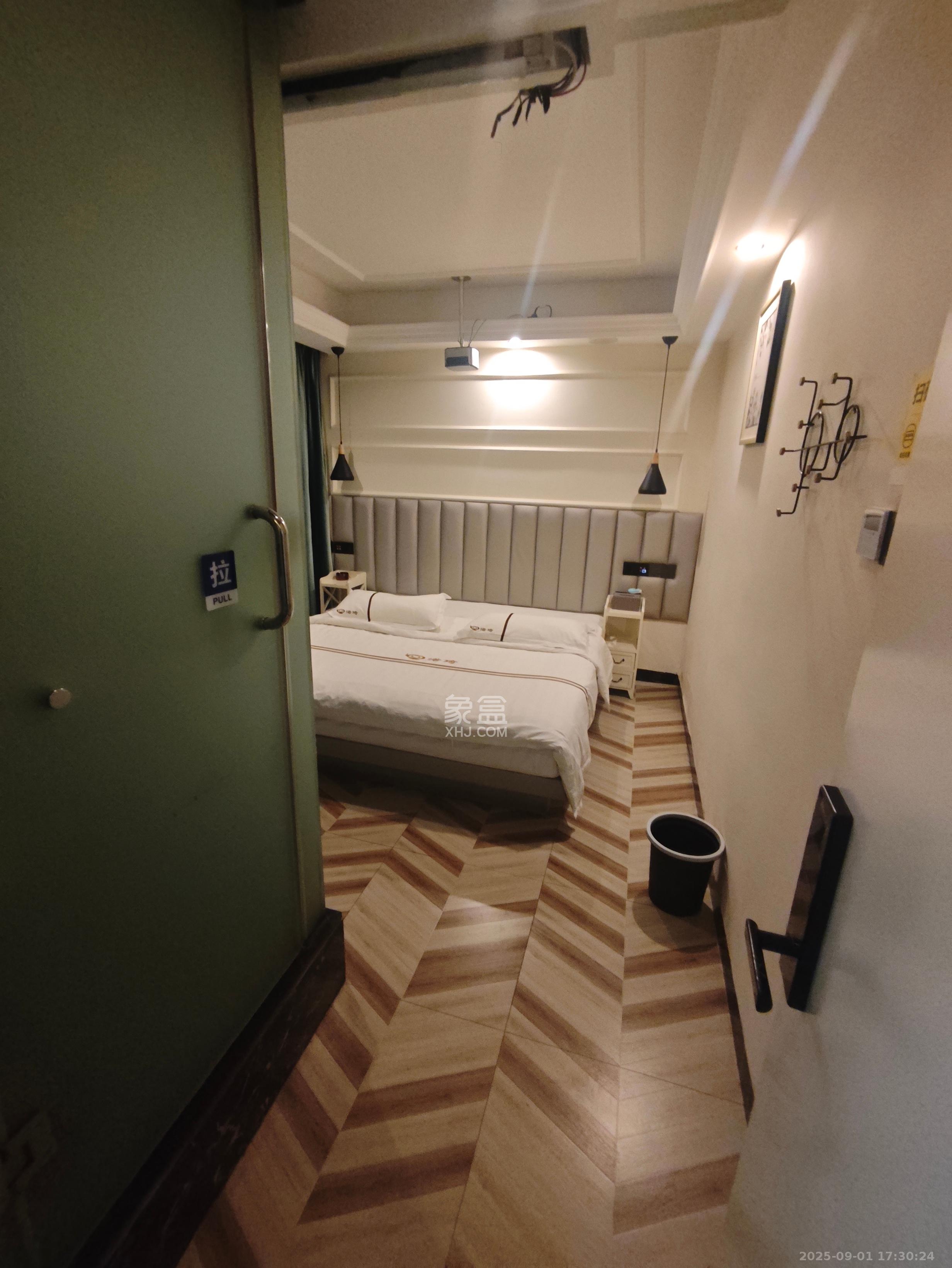 联合商厦  9室0厅9卫    7500.0元/月 联合商厦  9室0厅9卫    7500.0元/月室内图