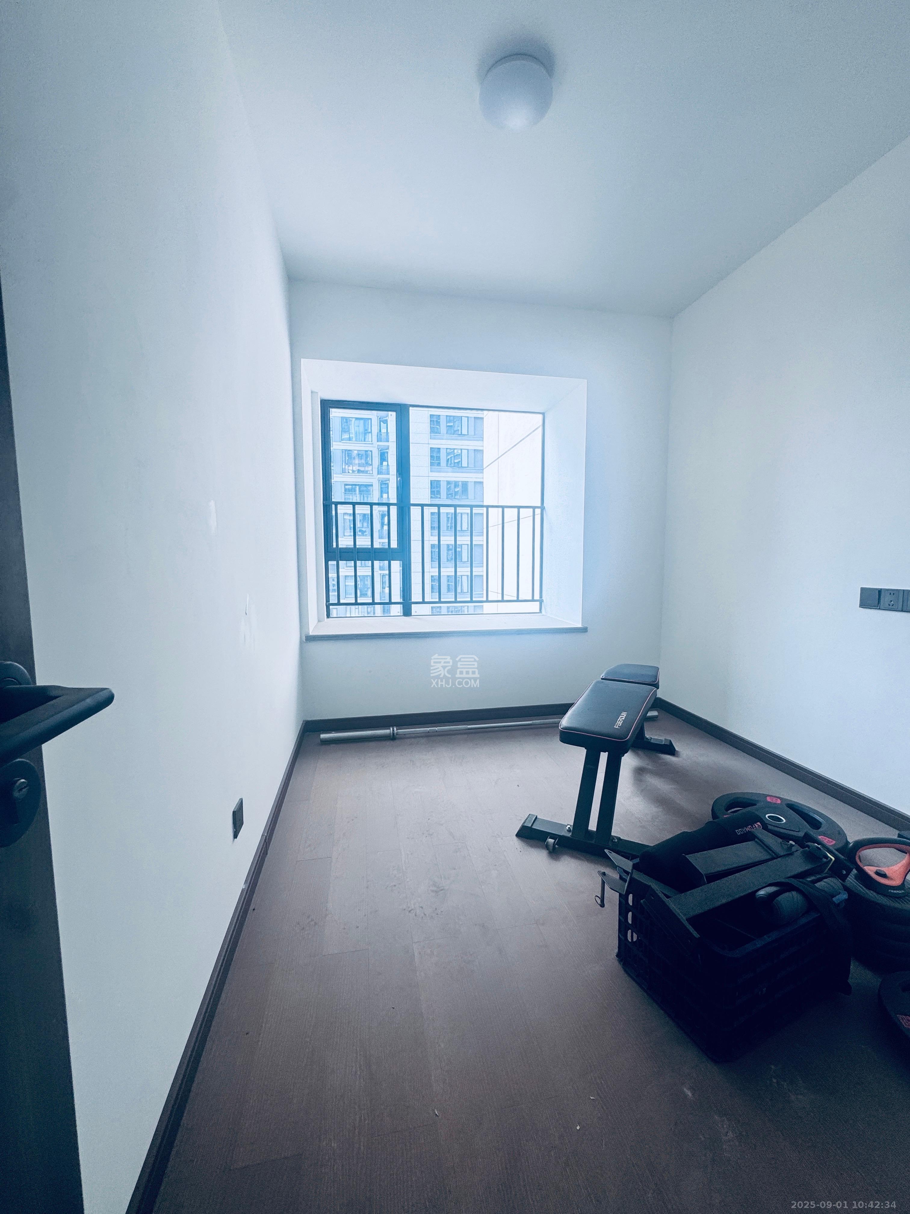 卓越洋湖晴翠  4室2厅1卫    3800.0元/月室内图