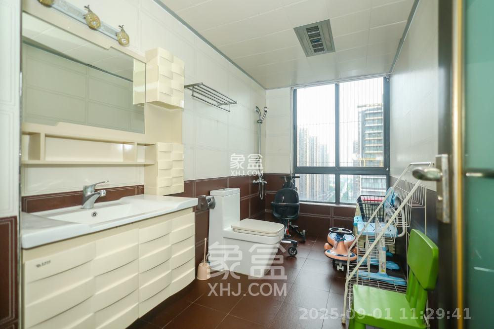 恒基凯旋门一二期 3室2厅2卫 2800.0元/月 恒基凯旋门一二期 3室2厅2卫 2800.0元/月室内图