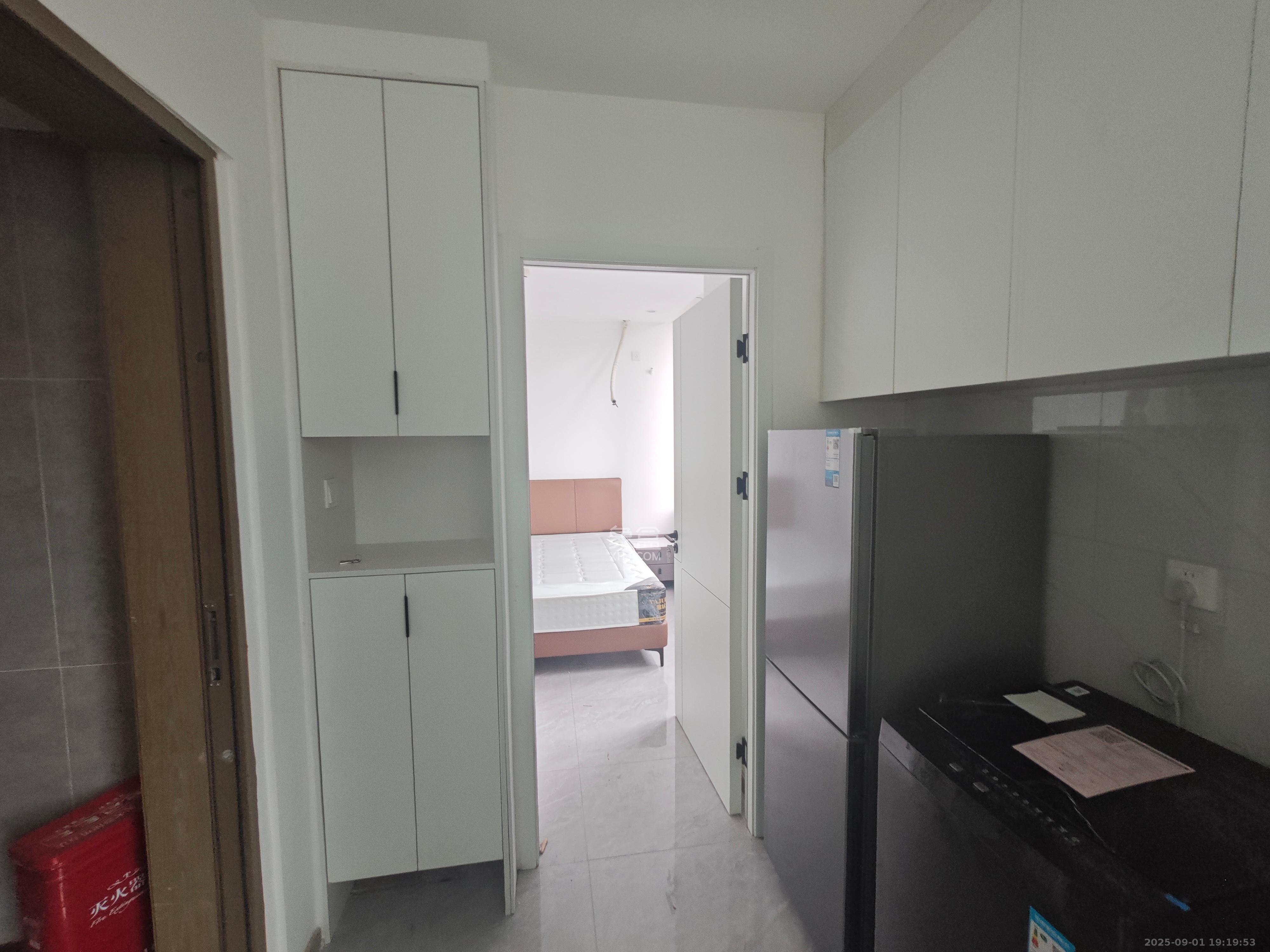 福晟翡翠湾  2室1厅1卫    2300.0元/月 福晟翡翠湾  2室1厅1卫    2300.0元/月室内图