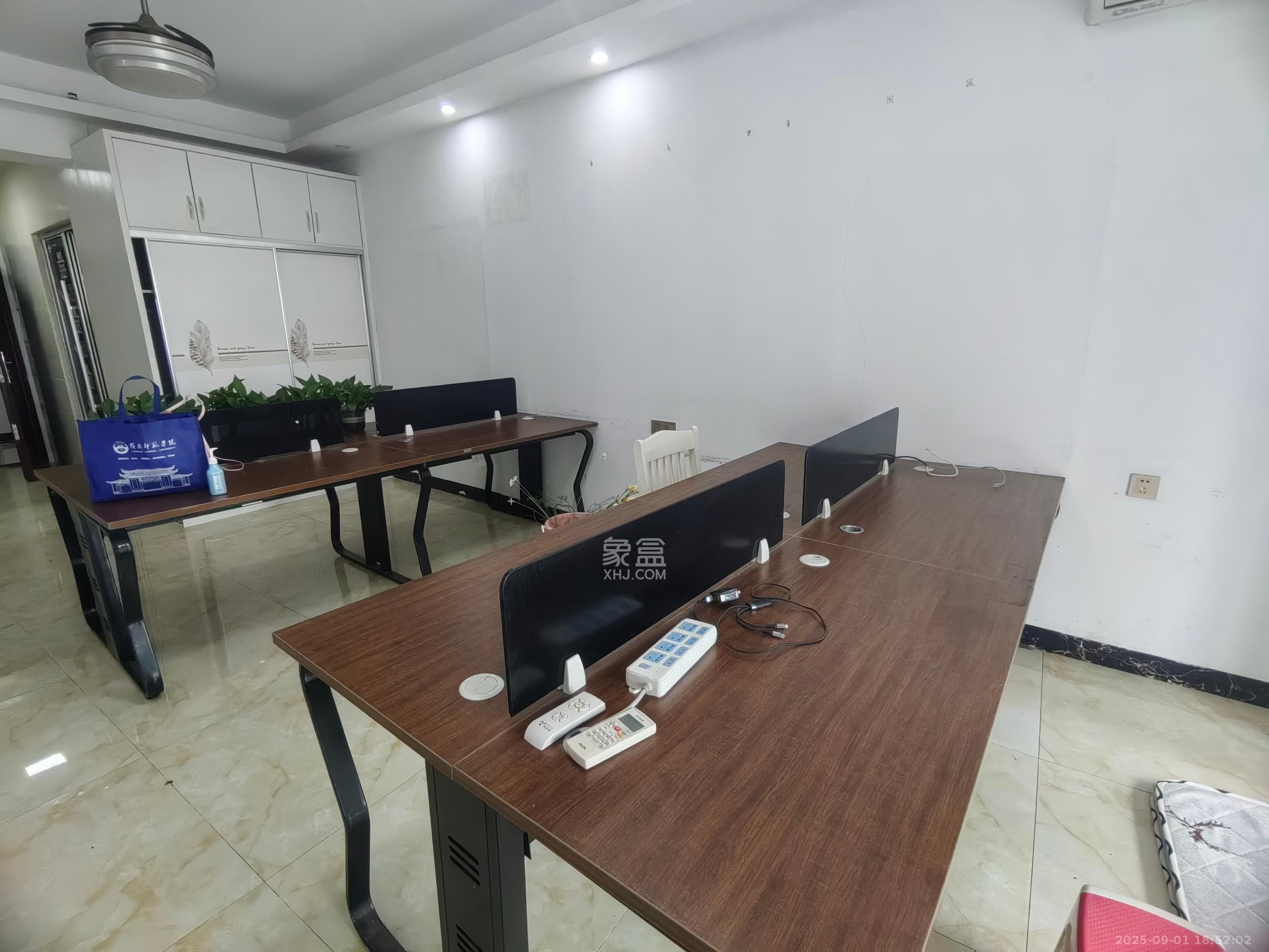 高升时代广场(冠铭商务中心)  1室0厅1卫    1400.0元/月 高升时代广场(冠铭商务中心)  1室0厅1卫    1400.0元/月室内图