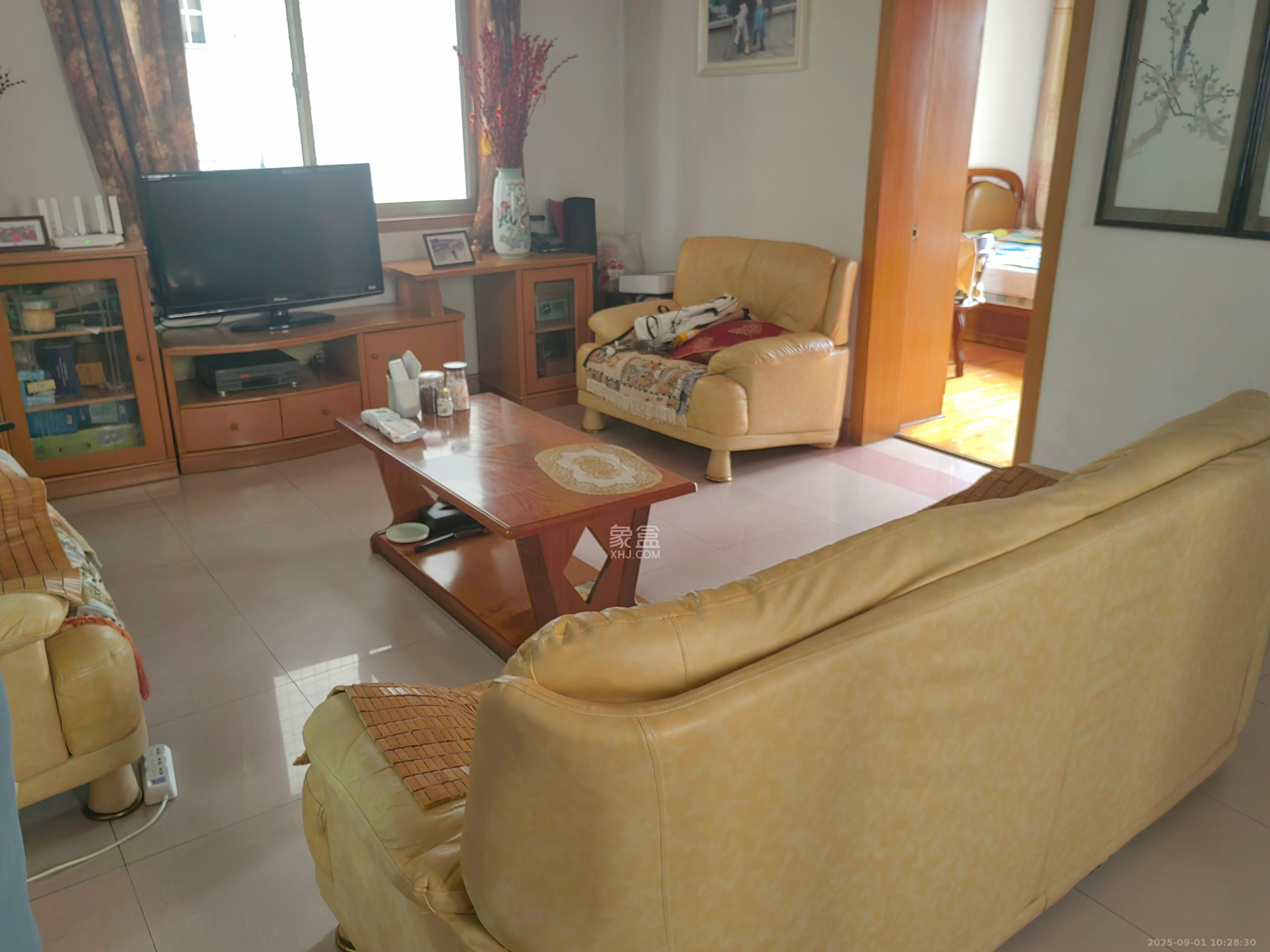 八一桥工商银行家属楼 3室2厅2卫 2700.0元/月 八一桥工商银行家属楼 3室2厅2卫 2700.0元/月室内图