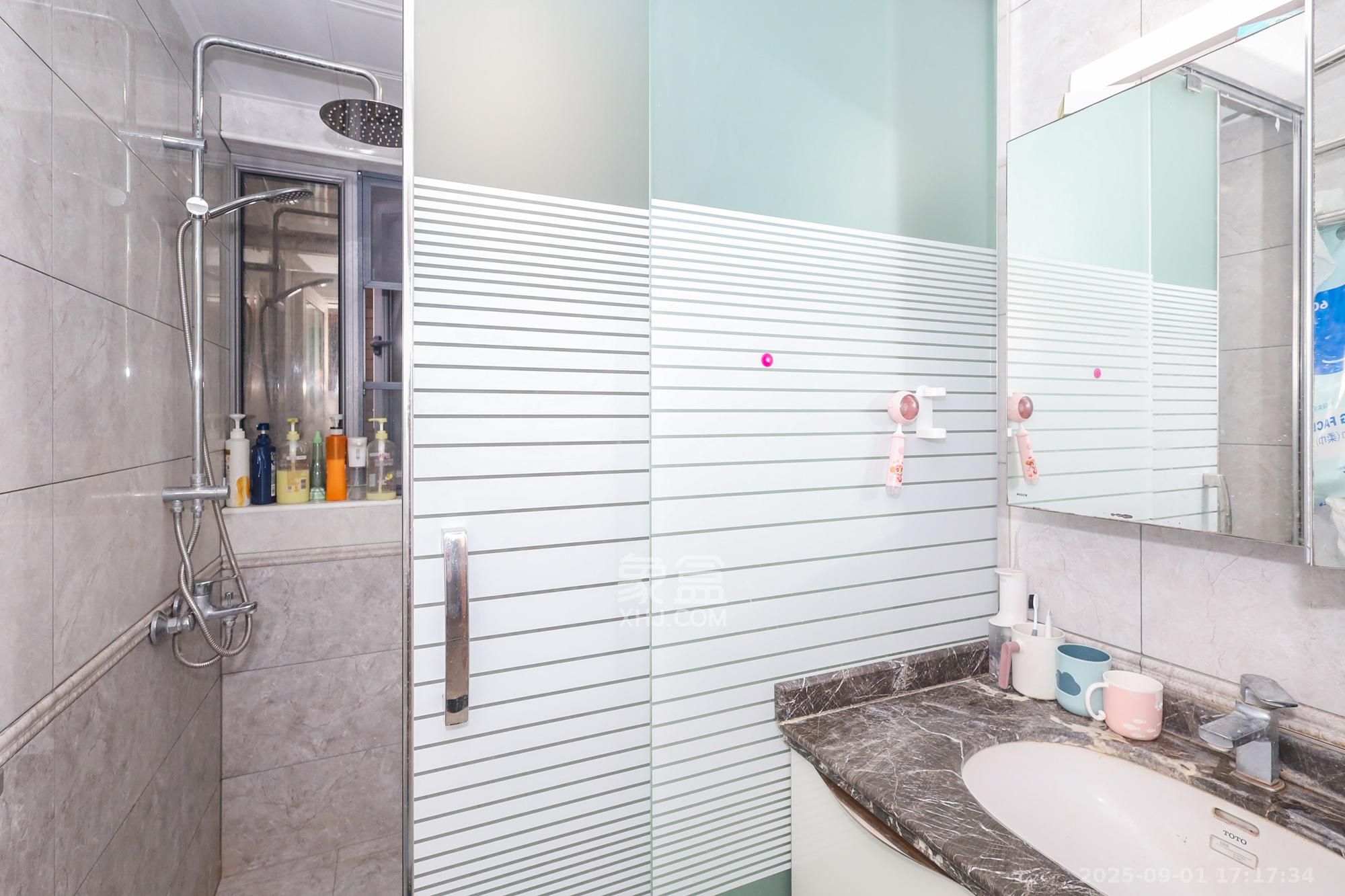 八方小区C区  3室2厅2卫    338.0万卫生间