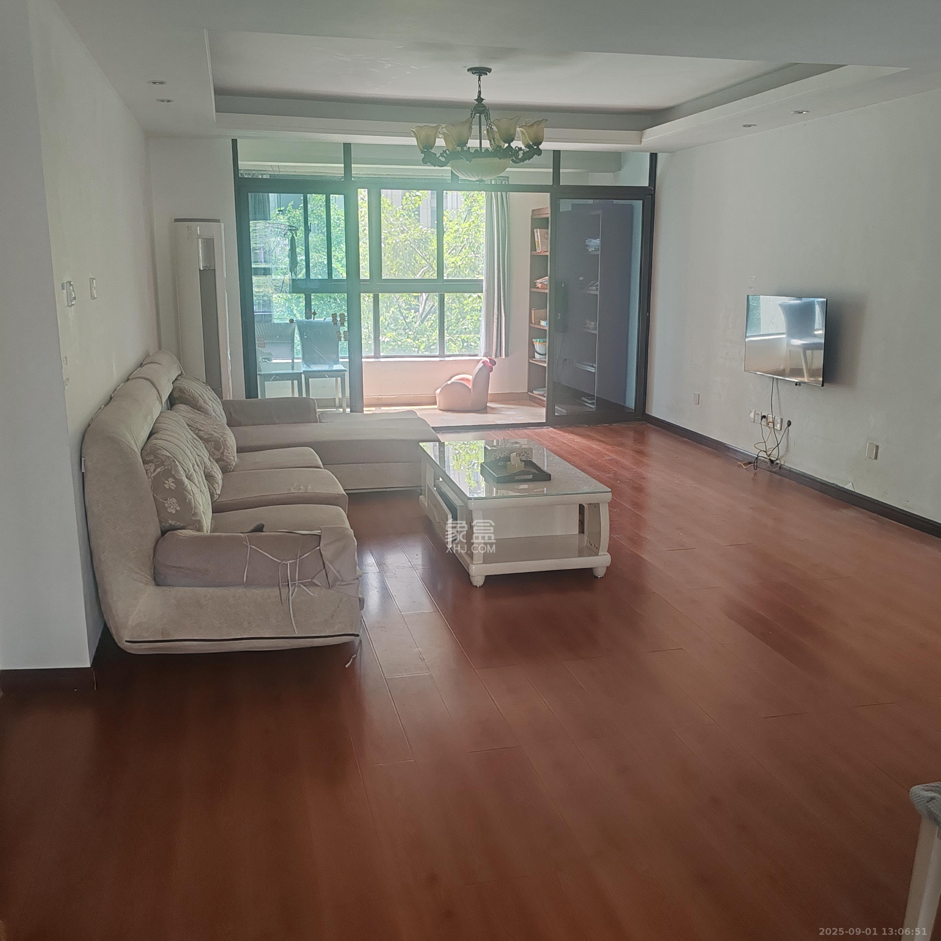 绿地中央广场 4室2厅2卫 3900.0元/月 绿地中央广场 4室2厅2卫 3900.0元/月室内图