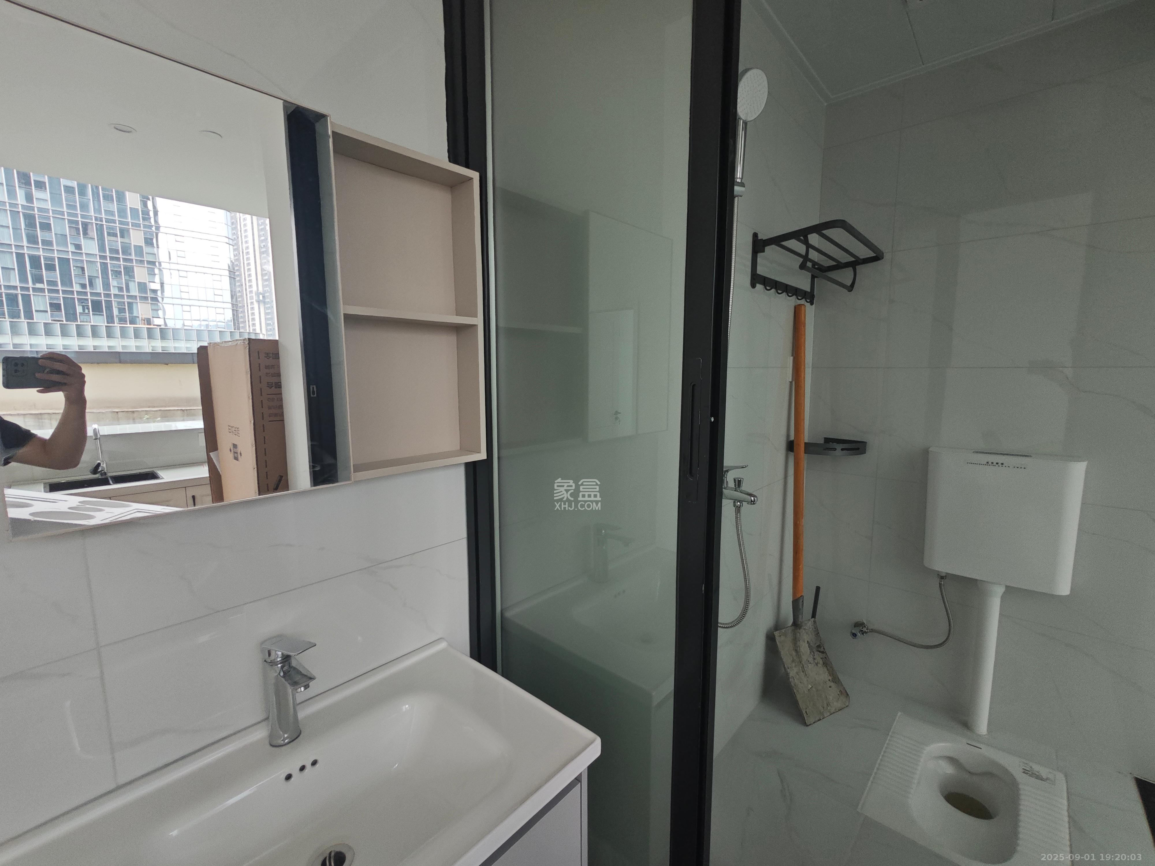 福晟翡翠湾  2室1厅1卫    2300.0元/月 福晟翡翠湾  2室1厅1卫    2300.0元/月室内图