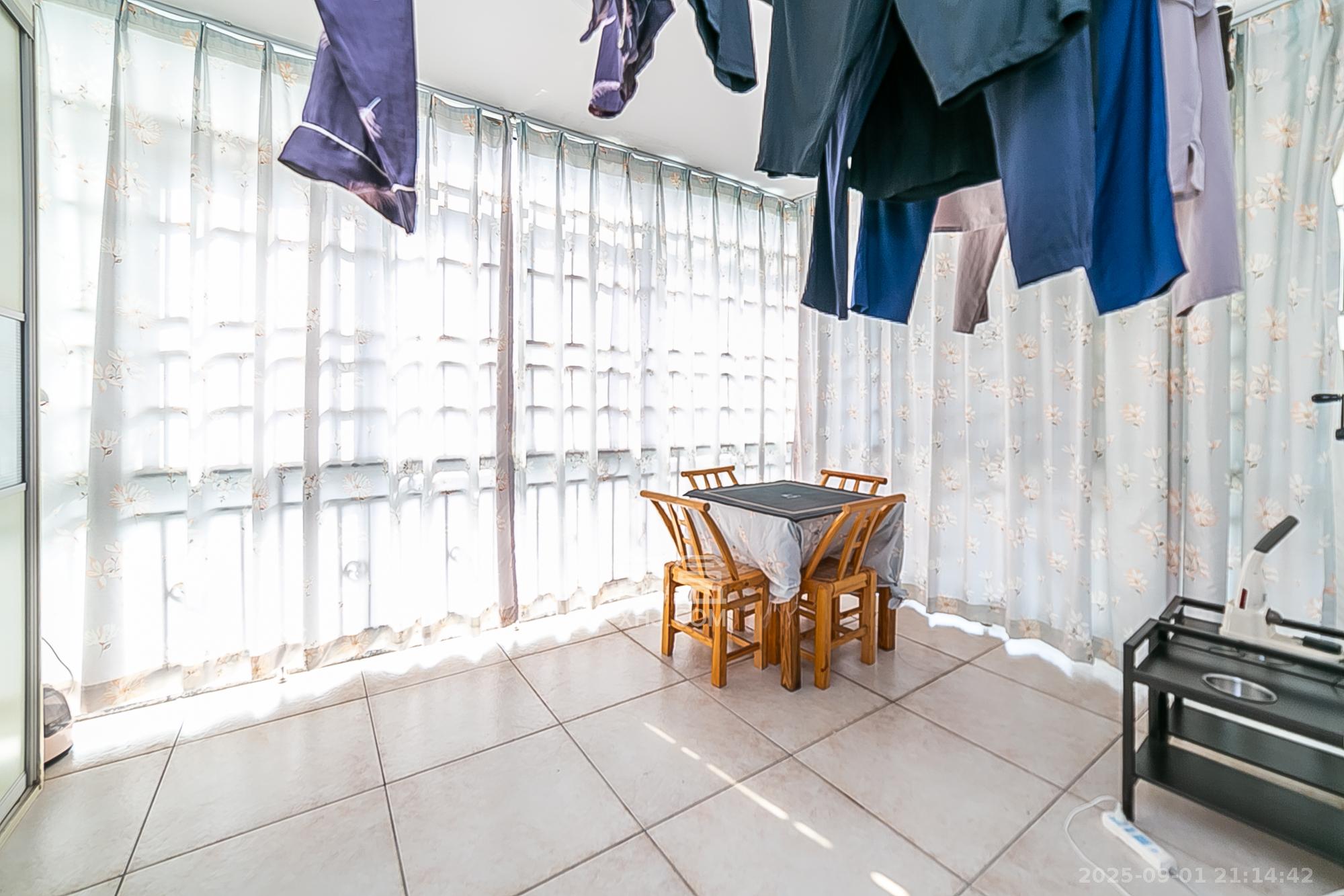 华银园  6室3厅3卫    150.0万阳台