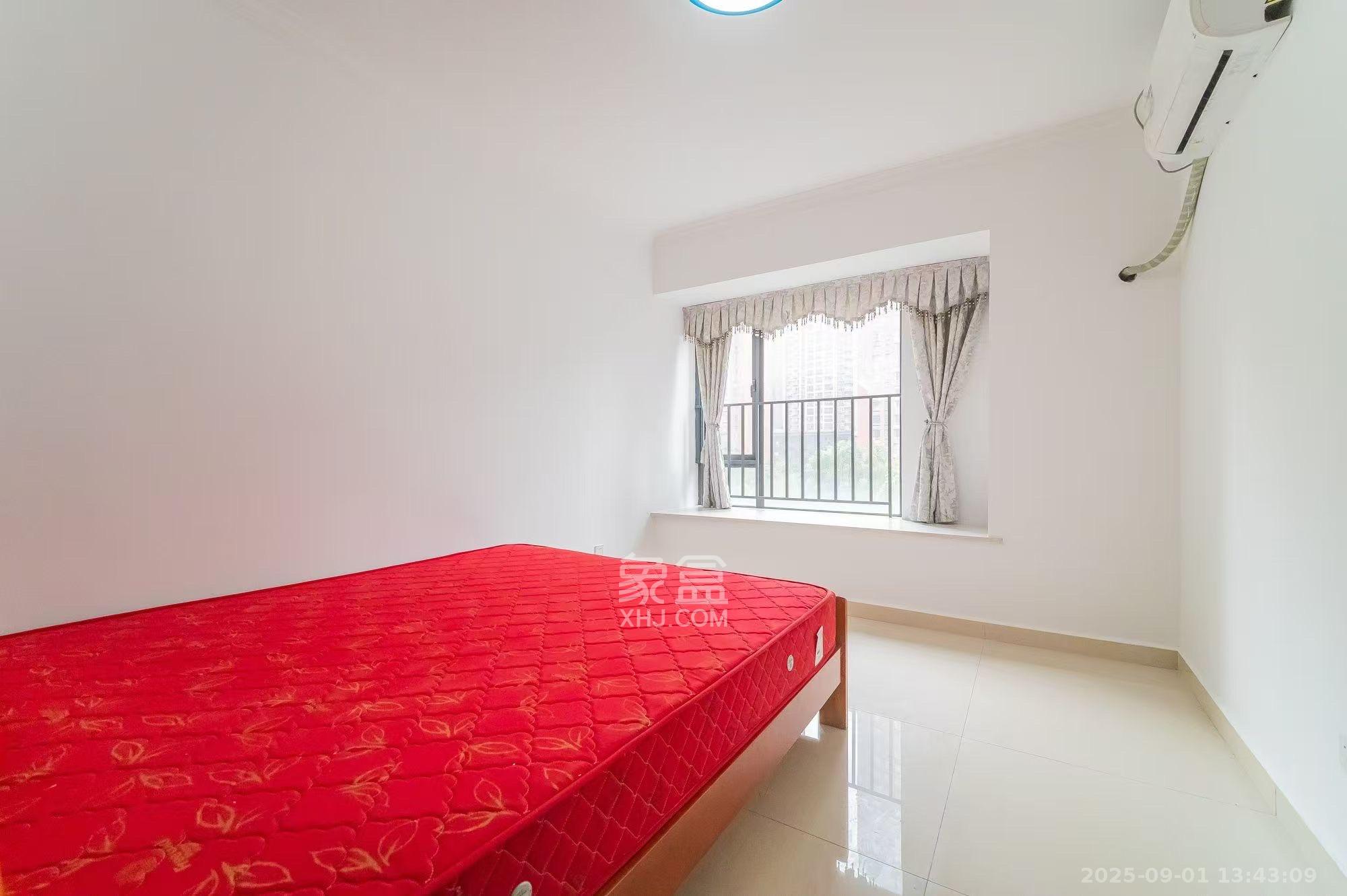 华润凤凰城二期  5室2厅2卫    3200.0元/月 华润凤凰城二期  5室2厅2卫    3200.0元/月室内图