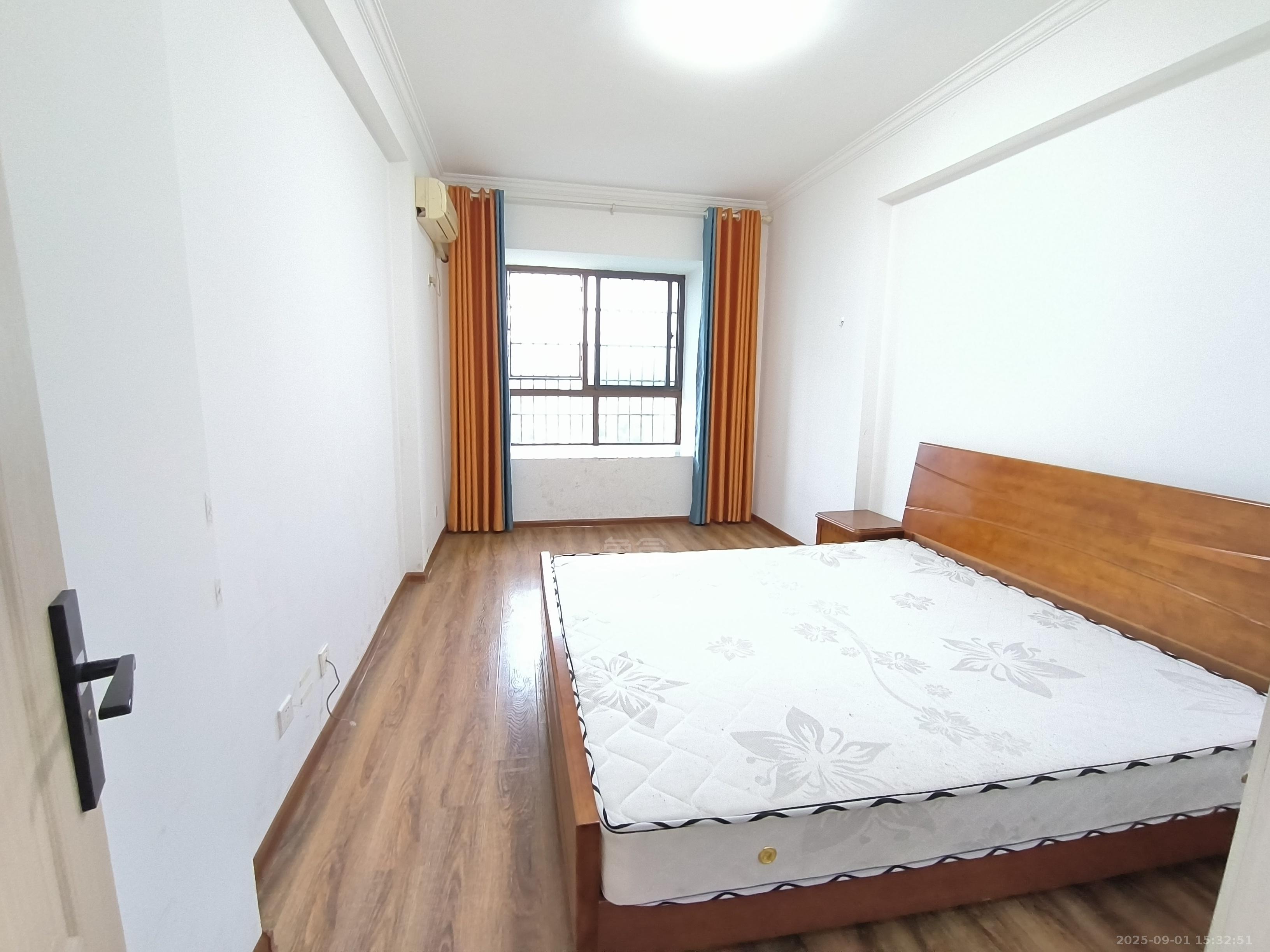 凿石凤凰苑  3室2厅1卫    1600.0元/月室内图