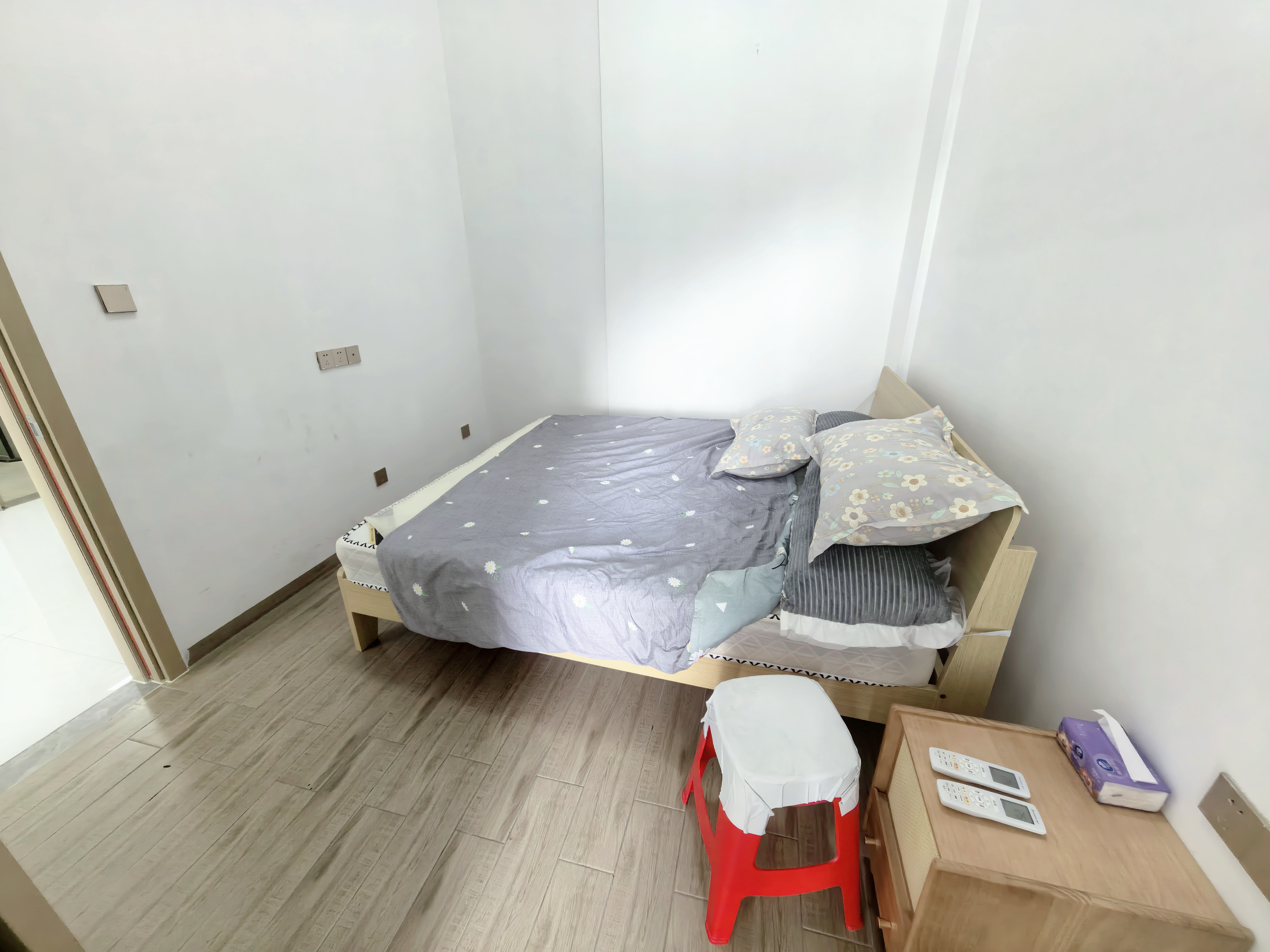 金龙城市广场二期  1室1厅1卫    2800.0元/月 金龙城市广场二期  1室1厅1卫    2800.0元/月室内图