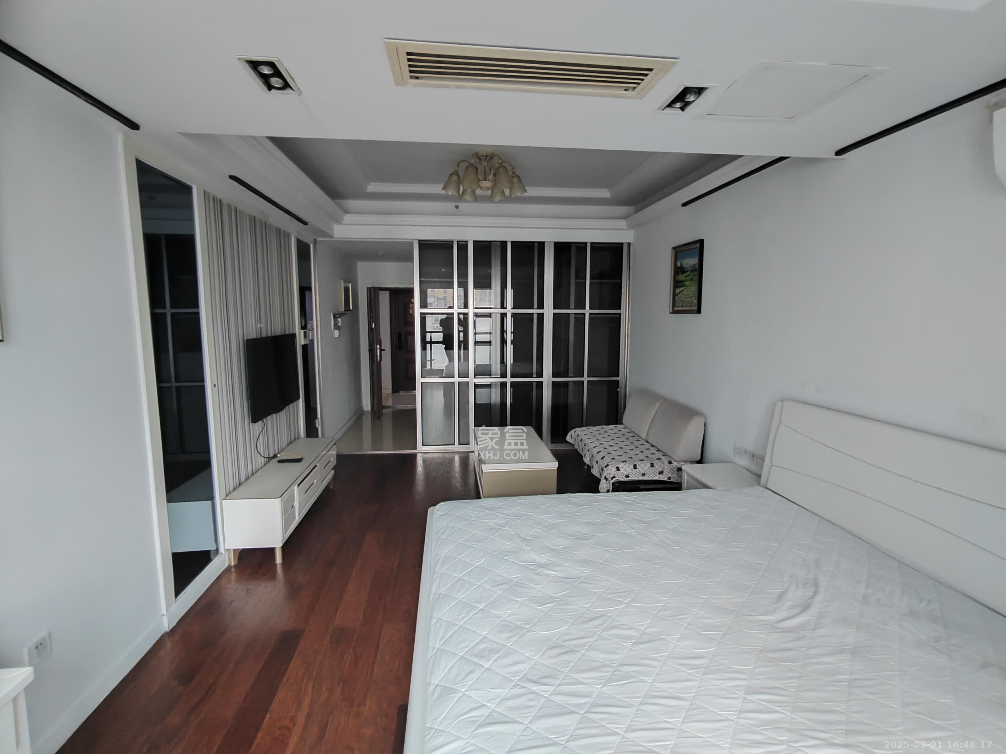 壹号公馆  1室1厅1卫    2400.0元/月 壹号公馆  1室1厅1卫    2400.0元/月室内图