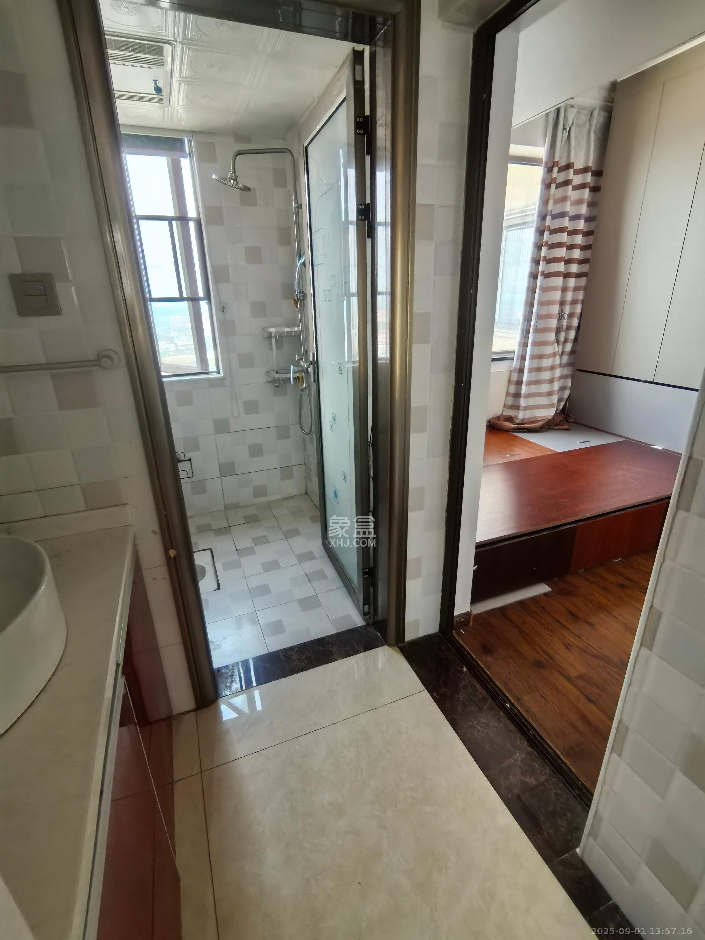 华润置地广场一期  3室2厅2卫    2200.0元/月 华润置地广场一期  3室2厅2卫    2200.0元/月室内图