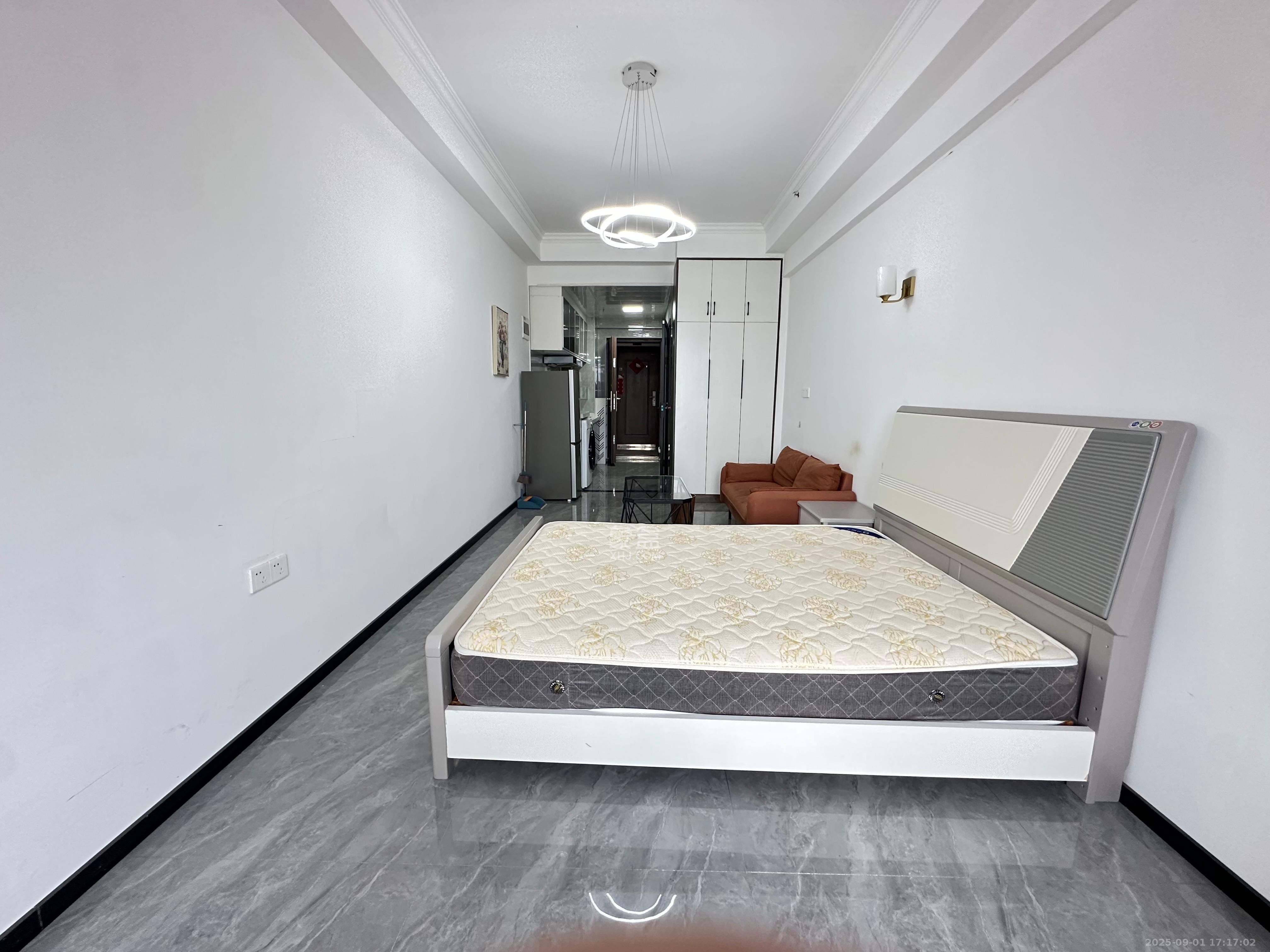 保利香槟国际 1室1厅1卫 1350.0元/月 保利香槟国际 1室1厅1卫 1350.0元/月室内图