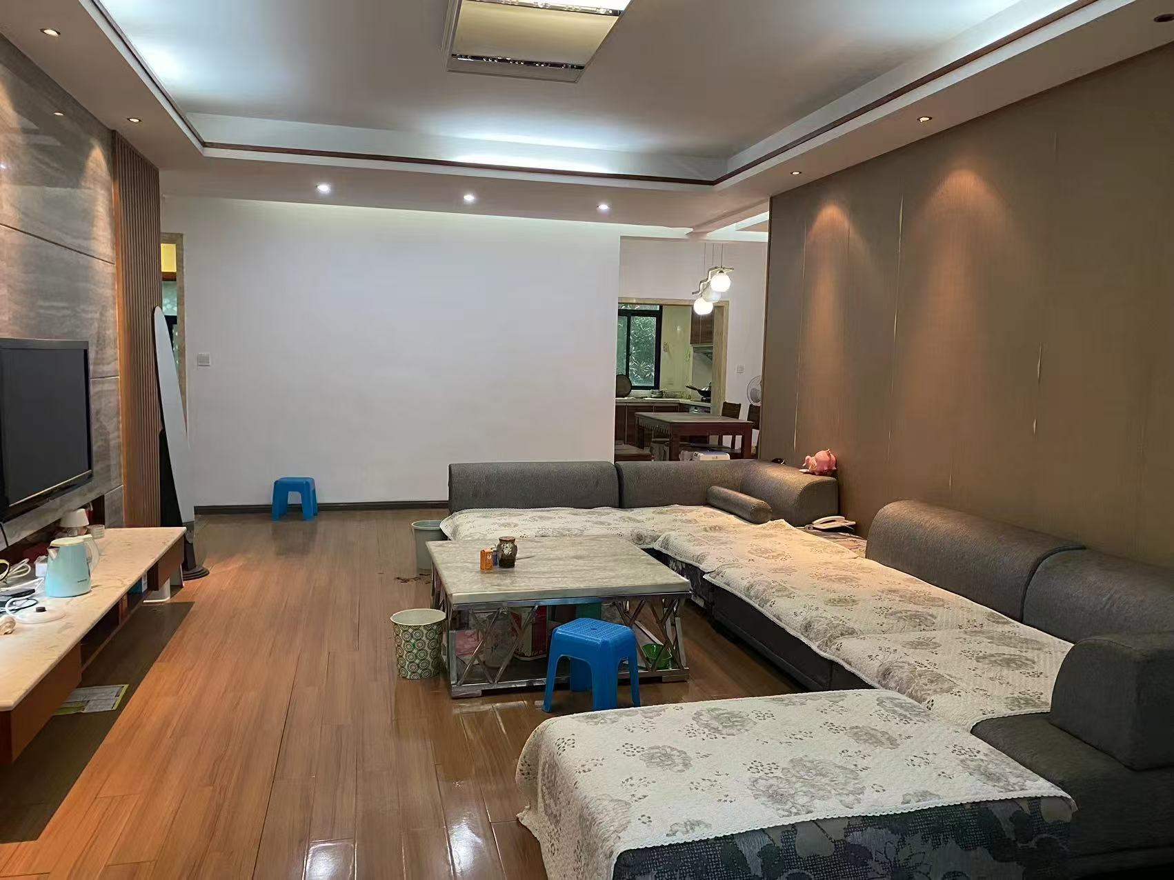 水映豪廷(一,二,三期) 5室2厅2卫 3000.0元/月 水映豪廷(一,二,三期) 5室2厅2卫 3000.0元/月室内图