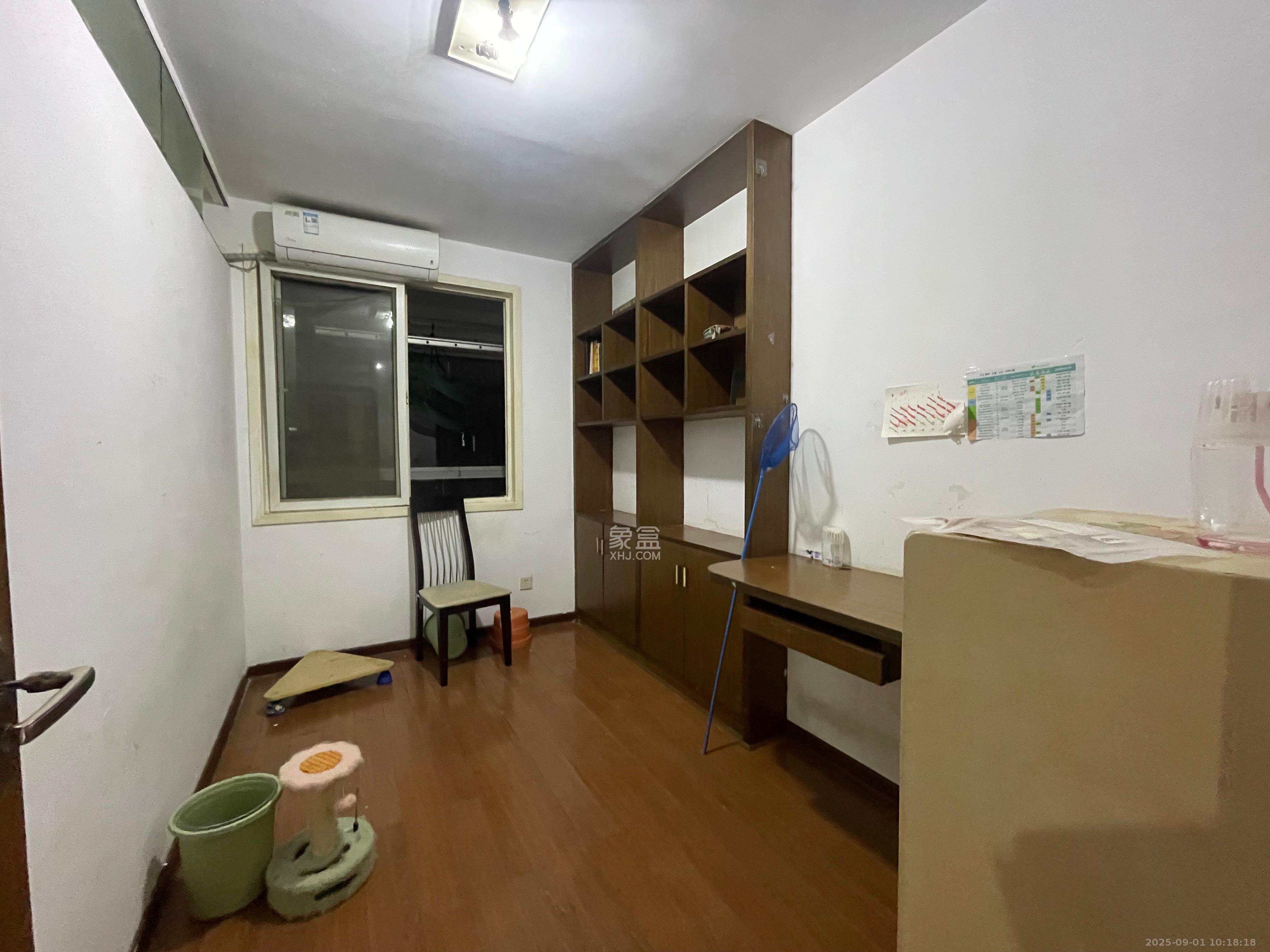 海利华宫大厦  1室2厅1卫    2500.0元/月 海利华宫大厦  1室2厅1卫    2500.0元/月室内图