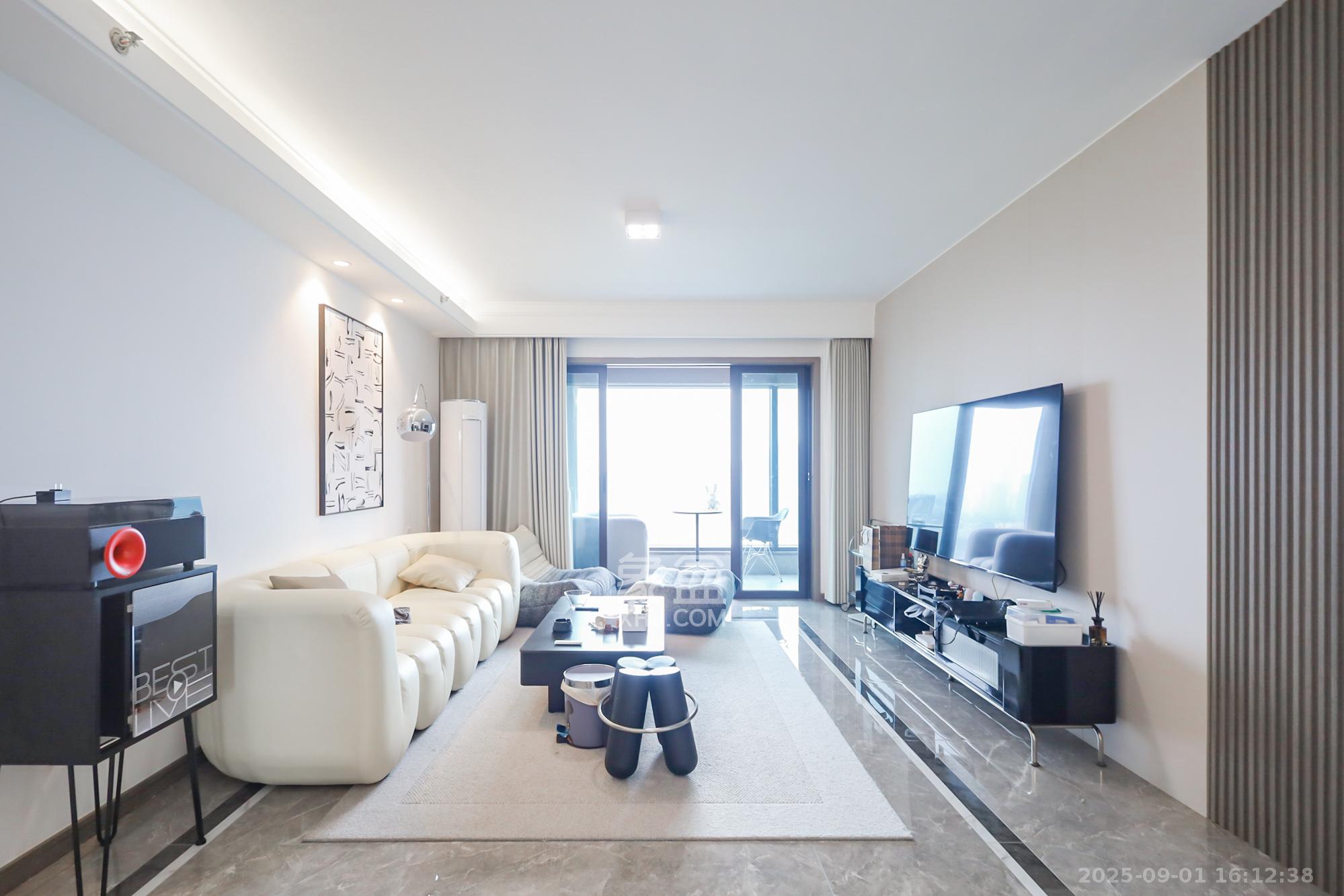 越秀悦湖台  4室2厅2卫    300.0万 越秀悦湖台  4室2厅2卫    300.0万