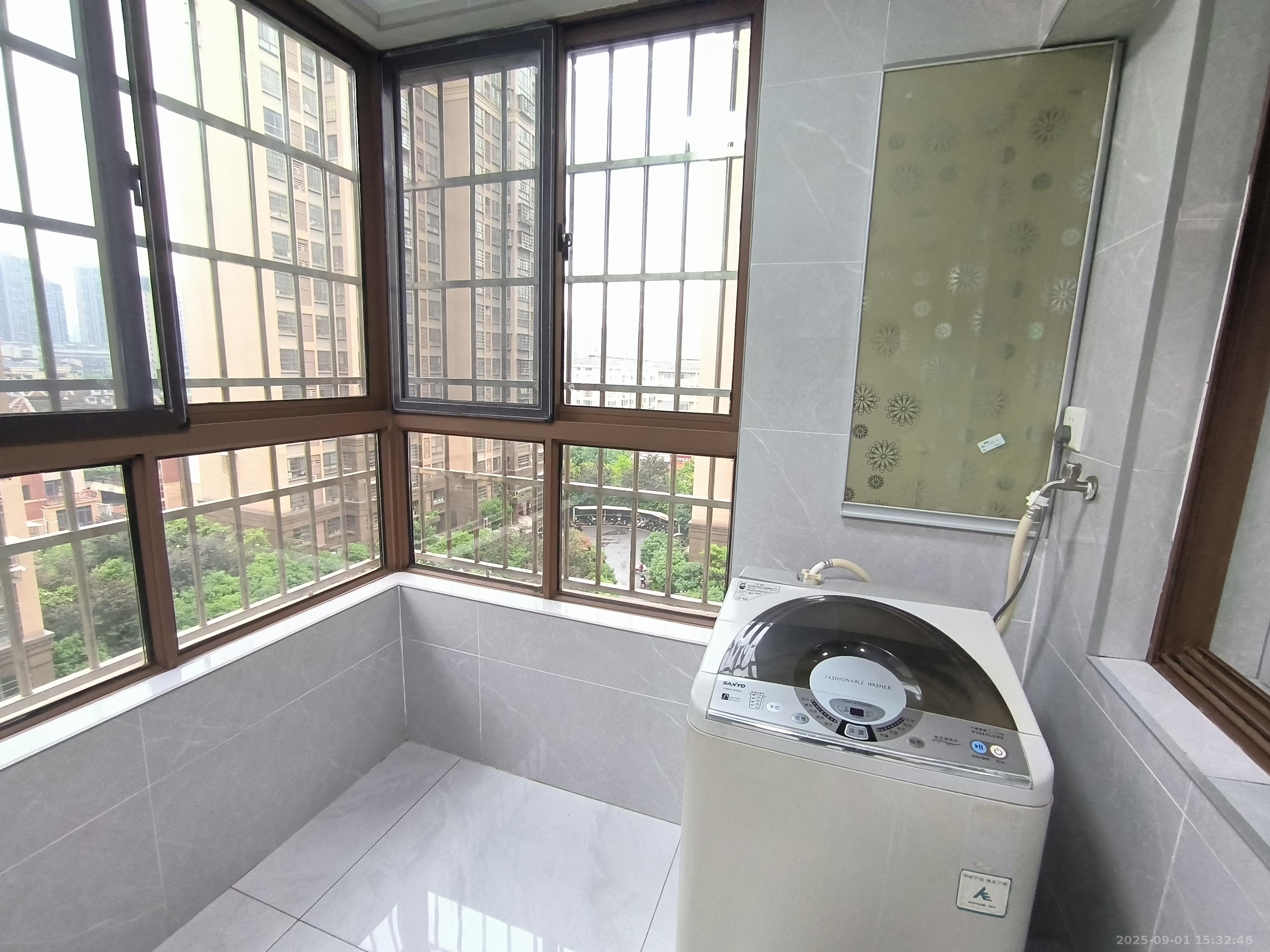 凿石凤凰苑  3室2厅1卫    1600.0元/月室内图