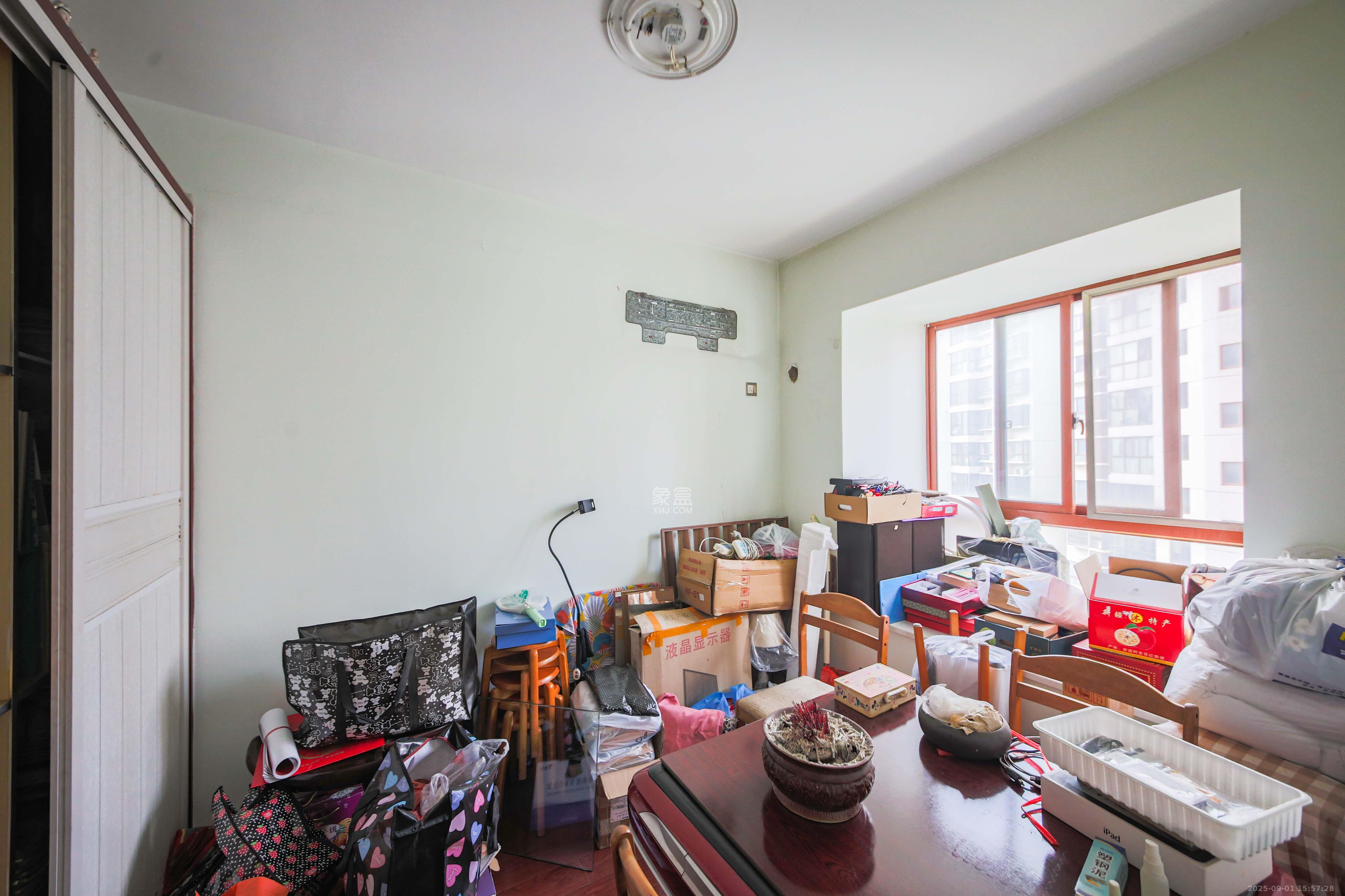 银杏嘉园 5室2厅2卫 233.8万 银杏嘉园 5室2厅2卫 233.8万卧室