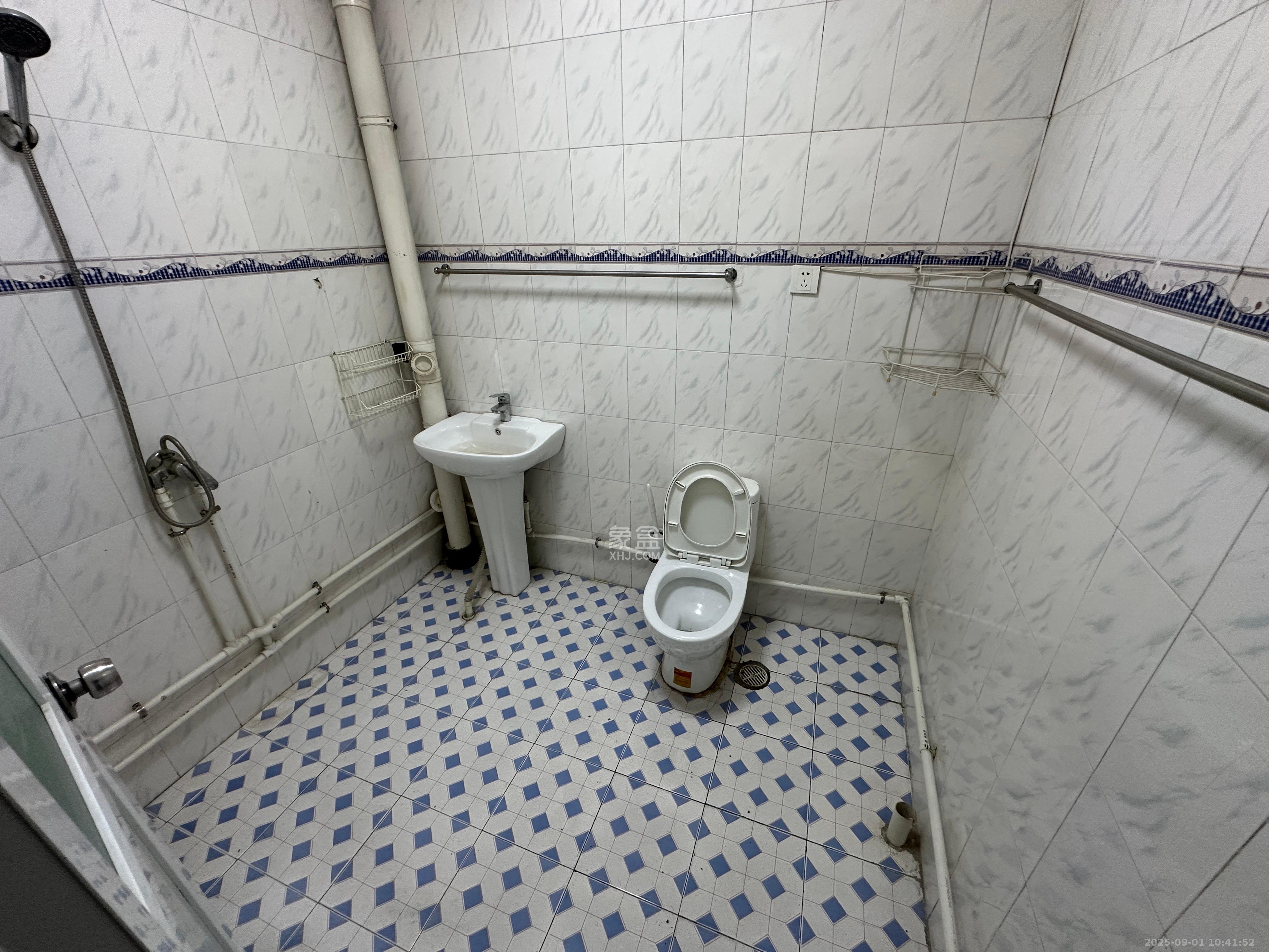 圭塘小区(圭塘一、二小区) 3室2厅2卫 2000.0元/月 圭塘小区(圭塘一、二小区) 3室2厅2卫 2000.0元/月室内图