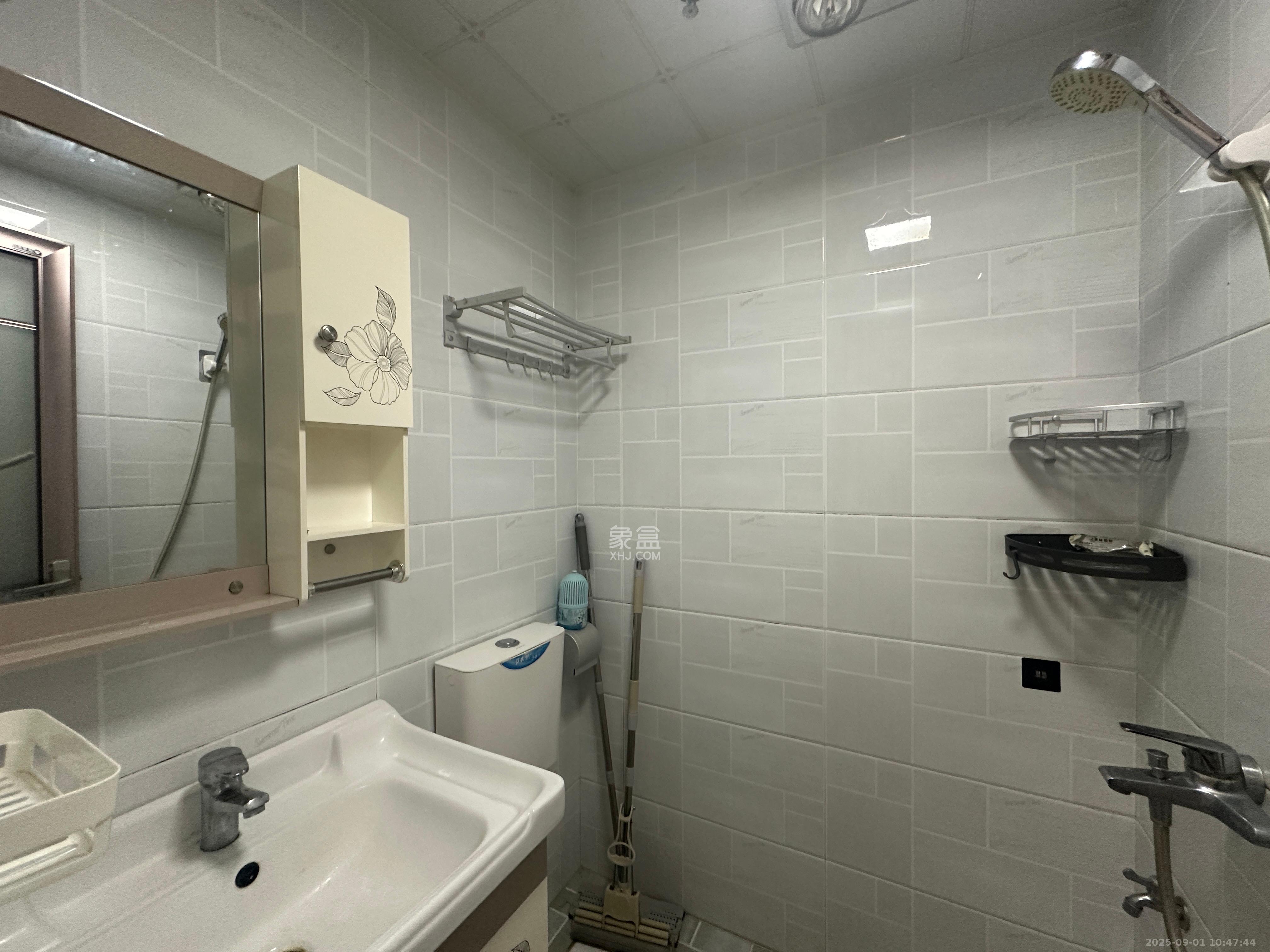 荣悦台  1室1厅1卫    1800.0元/月室内图