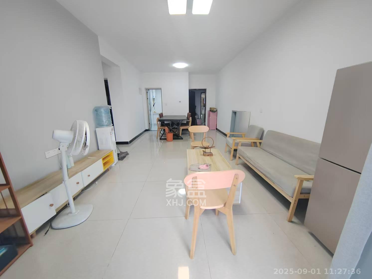 荣盛岳麓峰景  3室2厅2卫    1800.0元/月 荣盛岳麓峰景  3室2厅2卫    1800.0元/月室内图