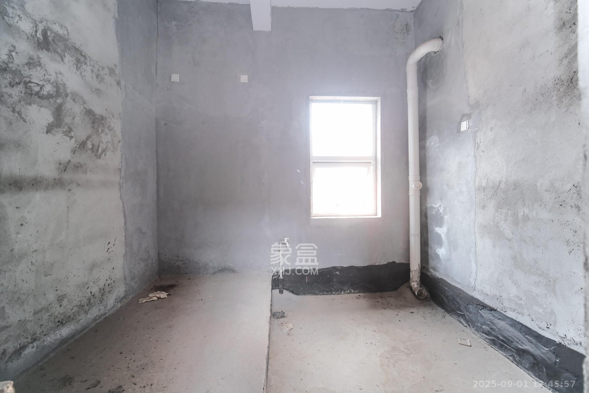 山水湾  6室3厅3卫    438.0万 山水湾  6室3厅3卫    438.0万卫生间