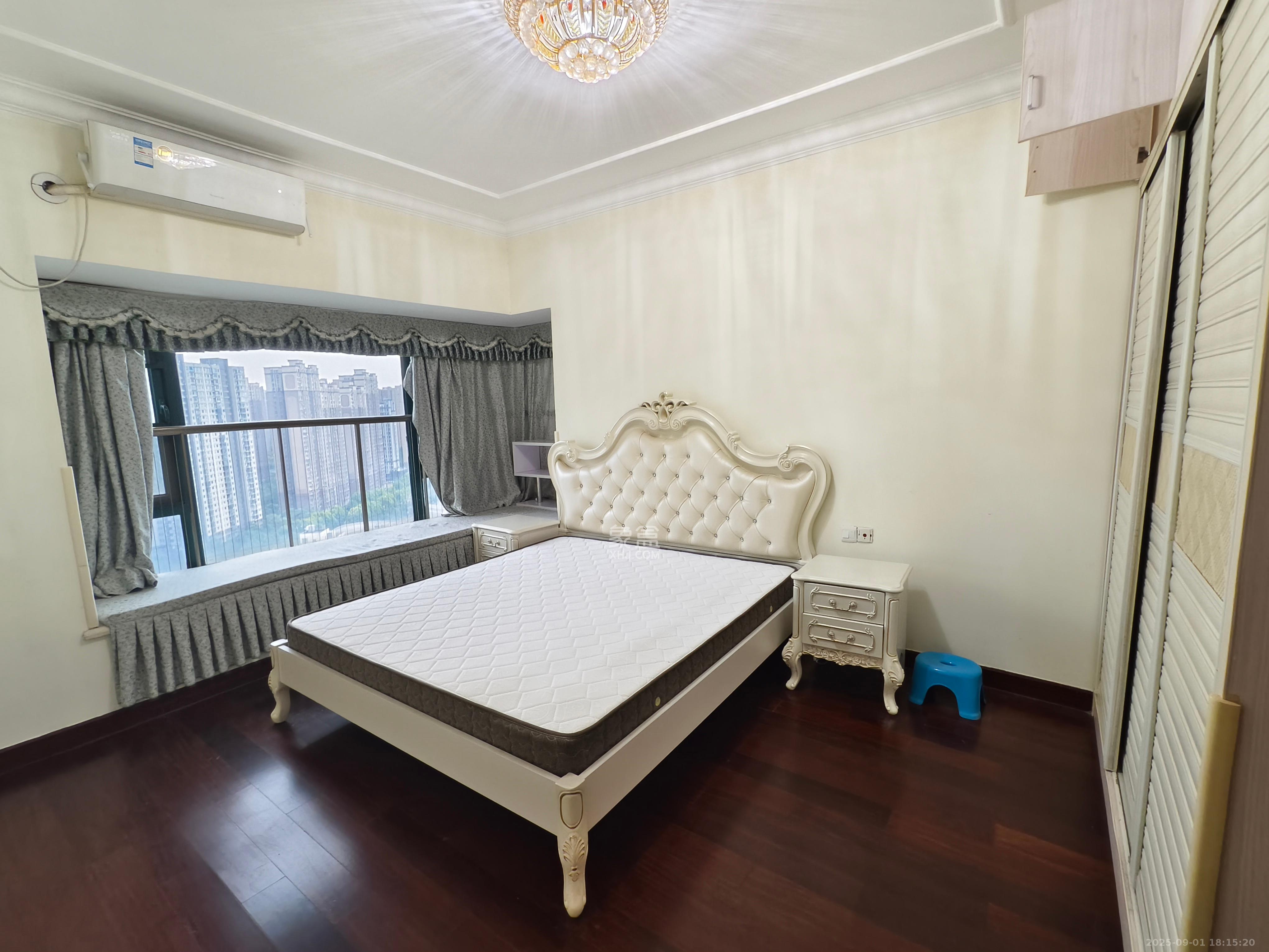 恒大翡翠华庭 3室2厅2卫 2300.0元/月 恒大翡翠华庭 3室2厅2卫 2300.0元/月室内图