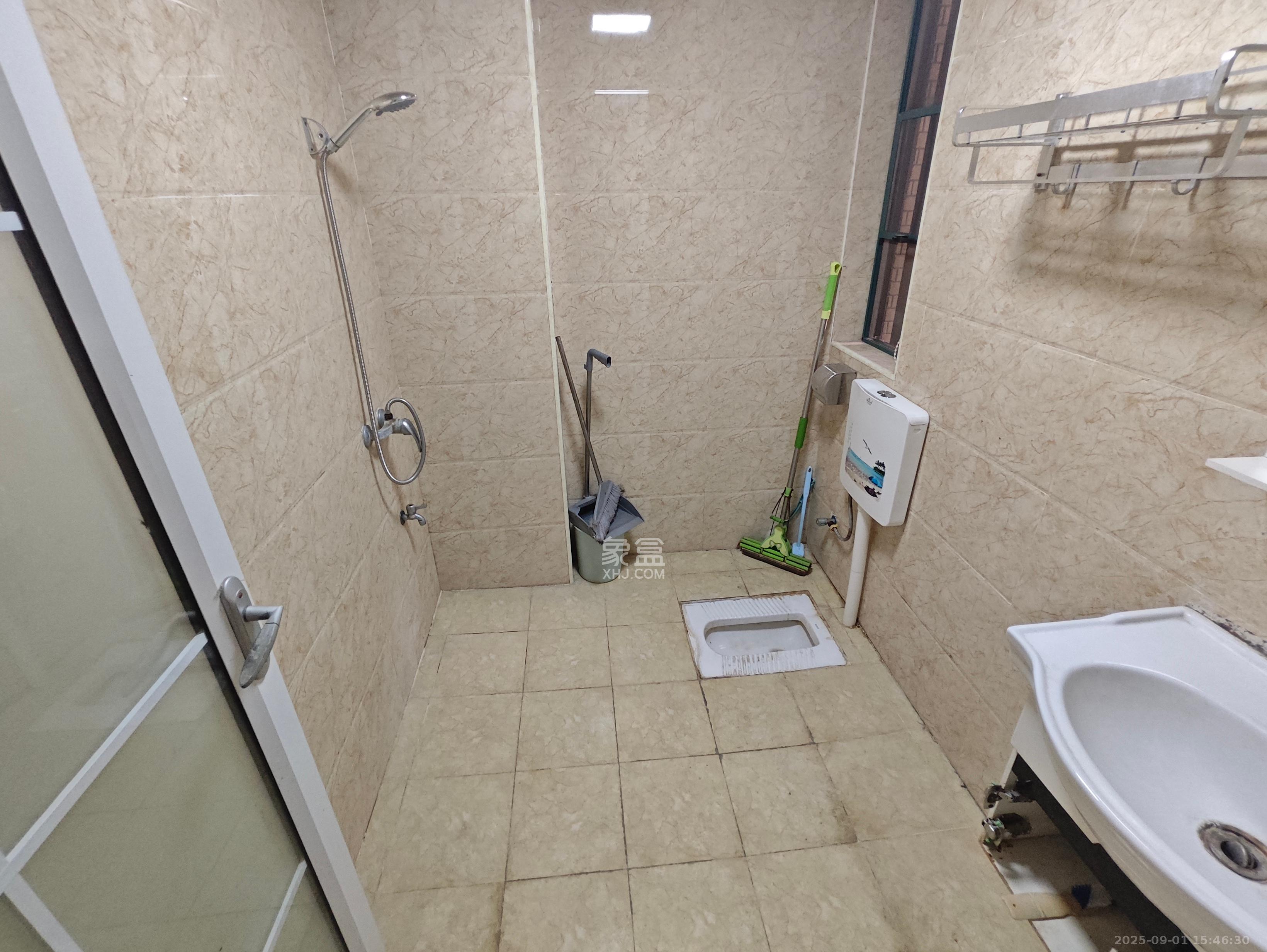 洋湖时代  3室2厅1卫    2100.0元/月室内图