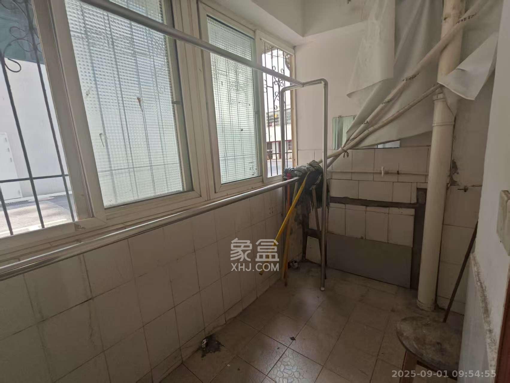 东塘工商局宿舍  5室2厅2卫    2200.0元/月室内图