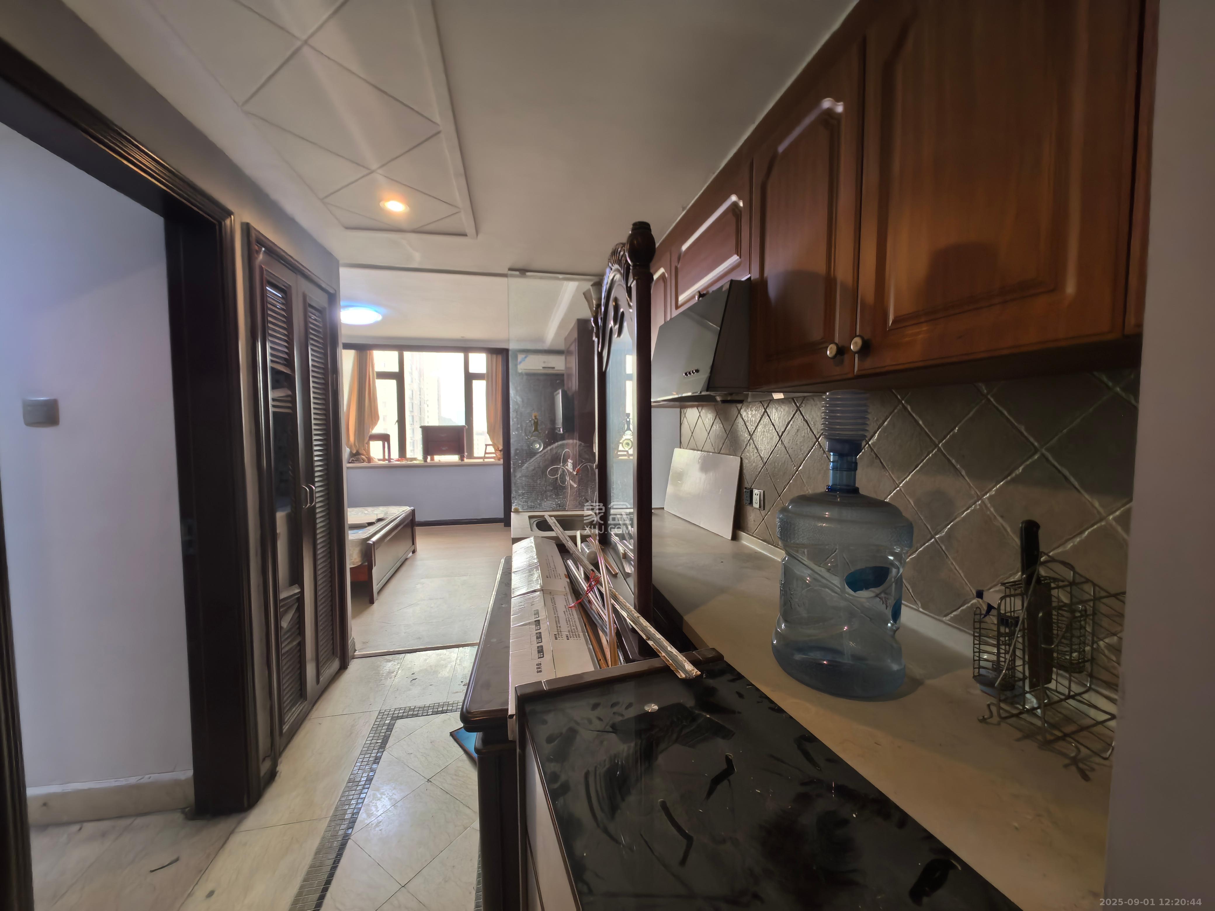 沁园春御院  1室1厅1卫    1400.0元/月 沁园春御院  1室1厅1卫    1400.0元/月室内图