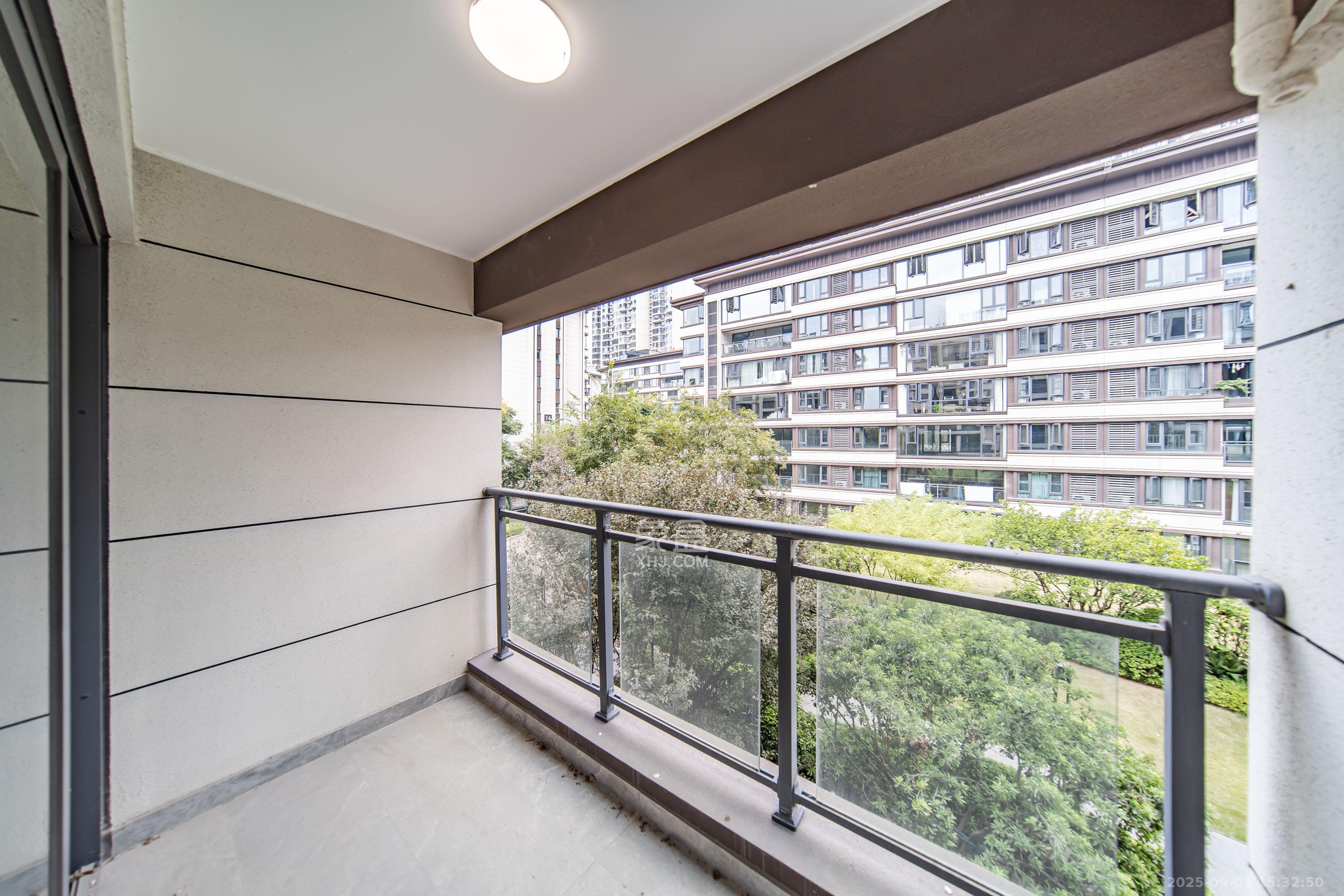 保利天汇  4室2厅2卫    285.0万阳台